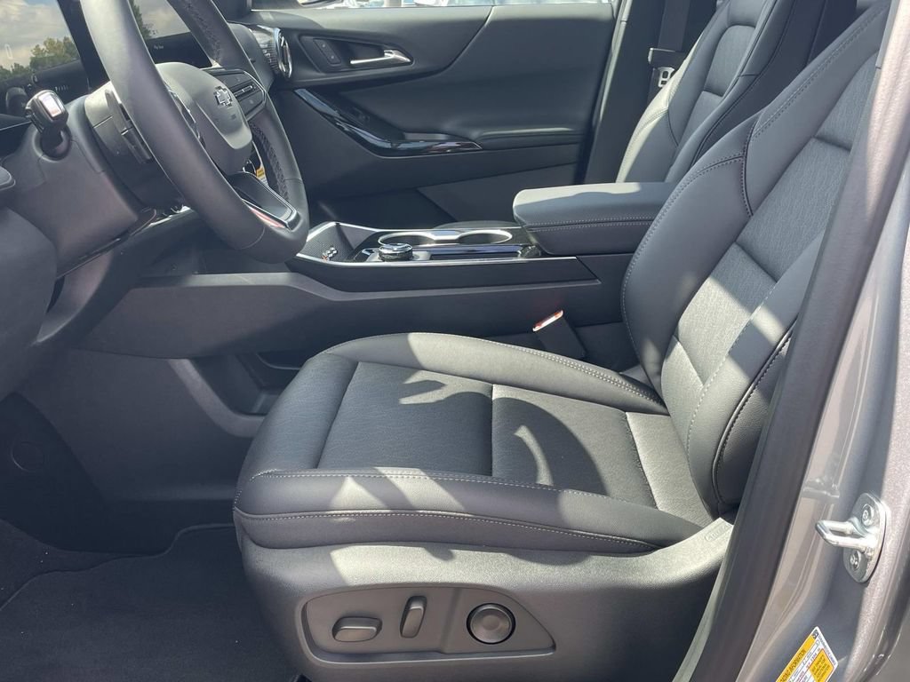 2027 Chevrolet Equinox LT - Photo 18