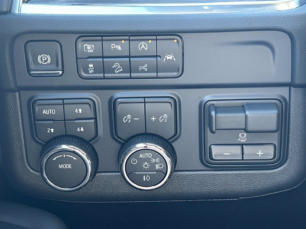 2027 Chevrolet Suburban Z71 - Photo 33