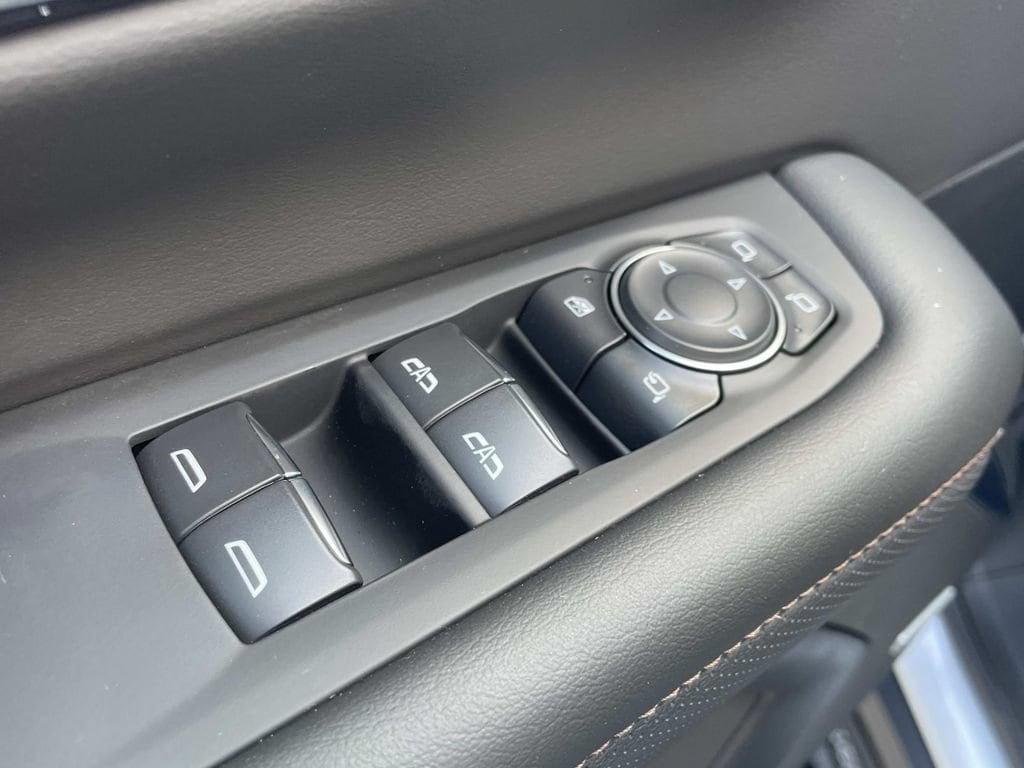 2026 Chevrolet Suburban High Country - Photo 17