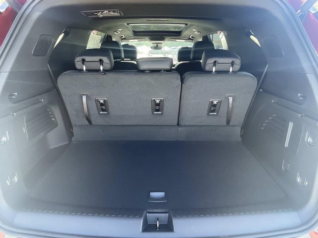 2027 Chevrolet Traverse LT - Photo 10