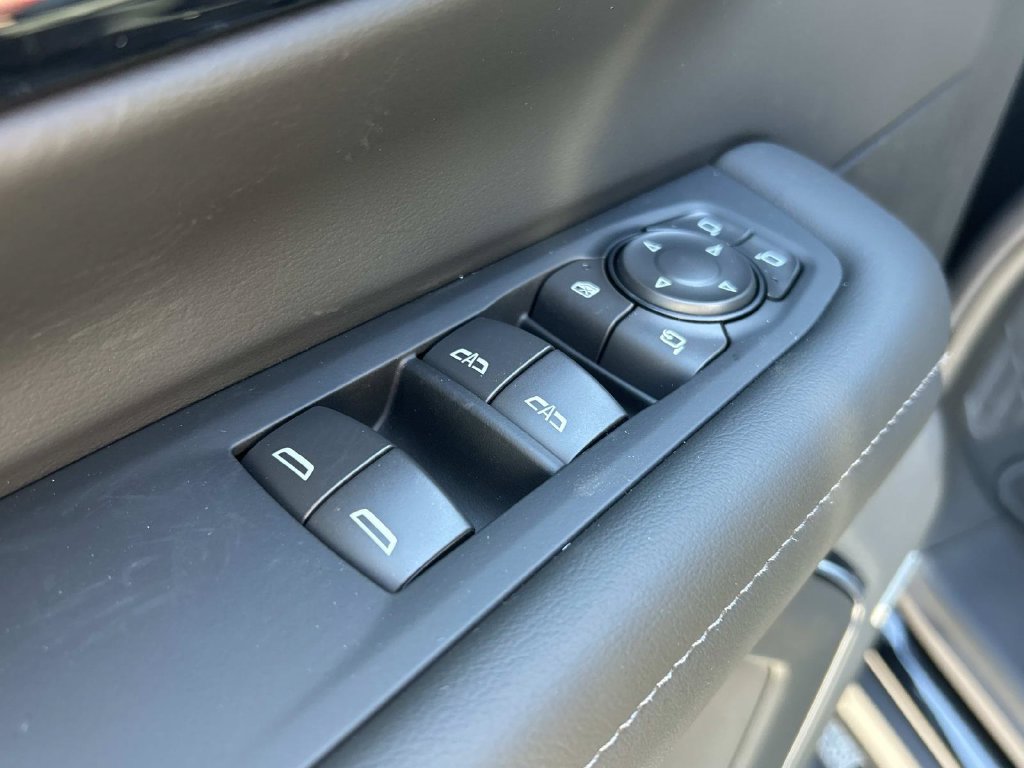 2027 Chevrolet Suburban Z71 - Photo 17