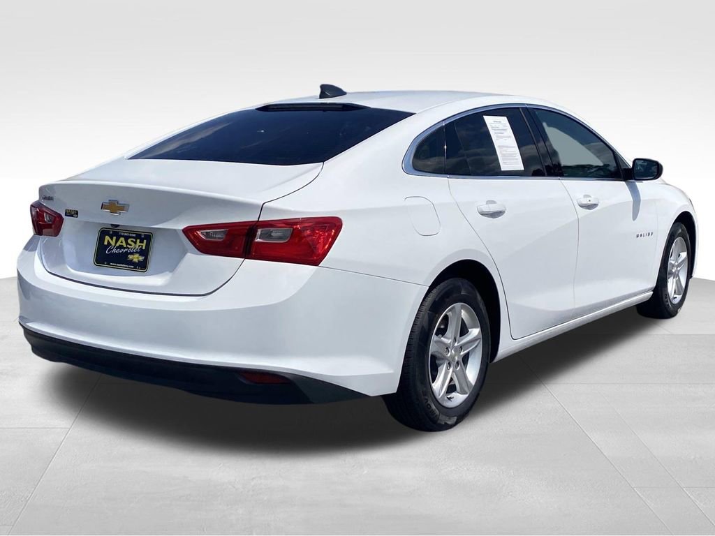 2022 Chevrolet Malibu photo 3