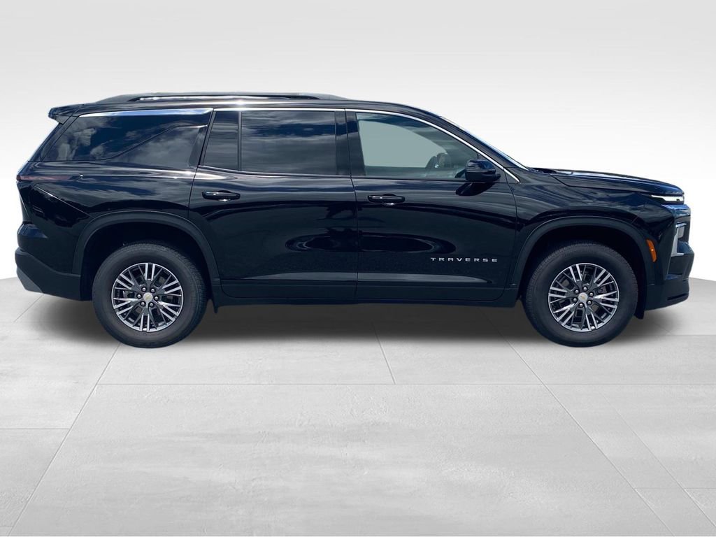 2025 Chevrolet Traverse photo 2