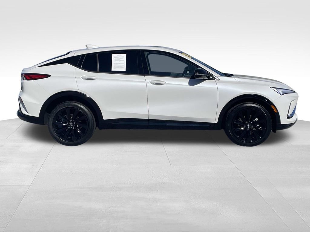 2024 Buick Envista ST photo 2