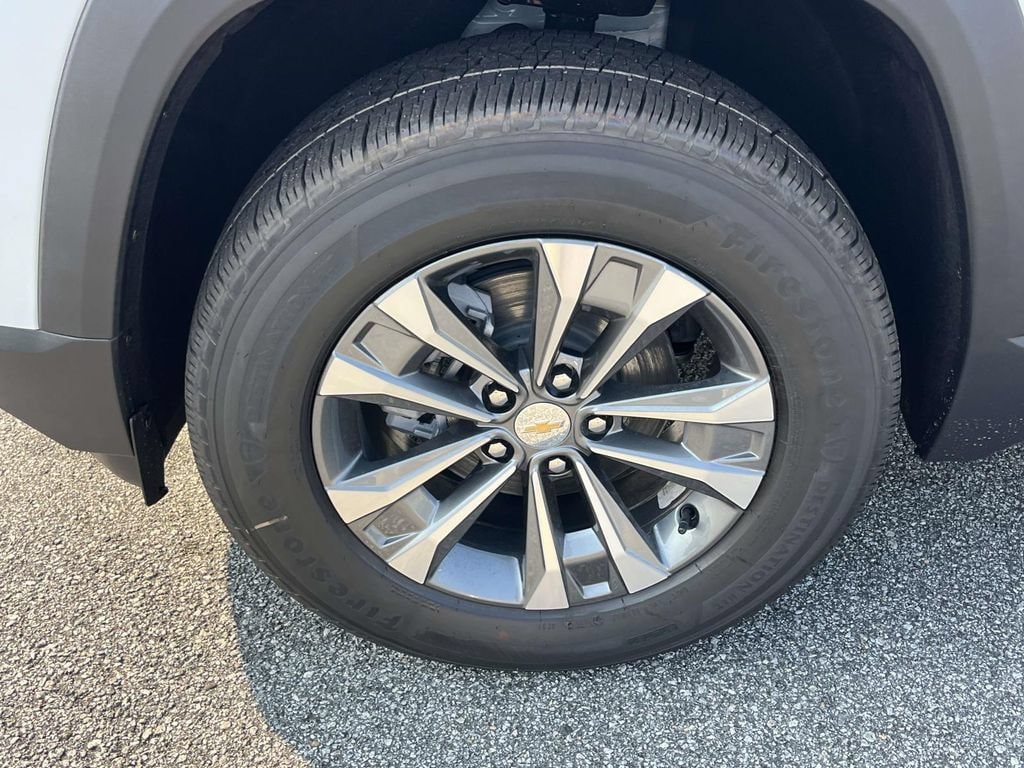 2027 Chevrolet Equinox LT - Photo 9