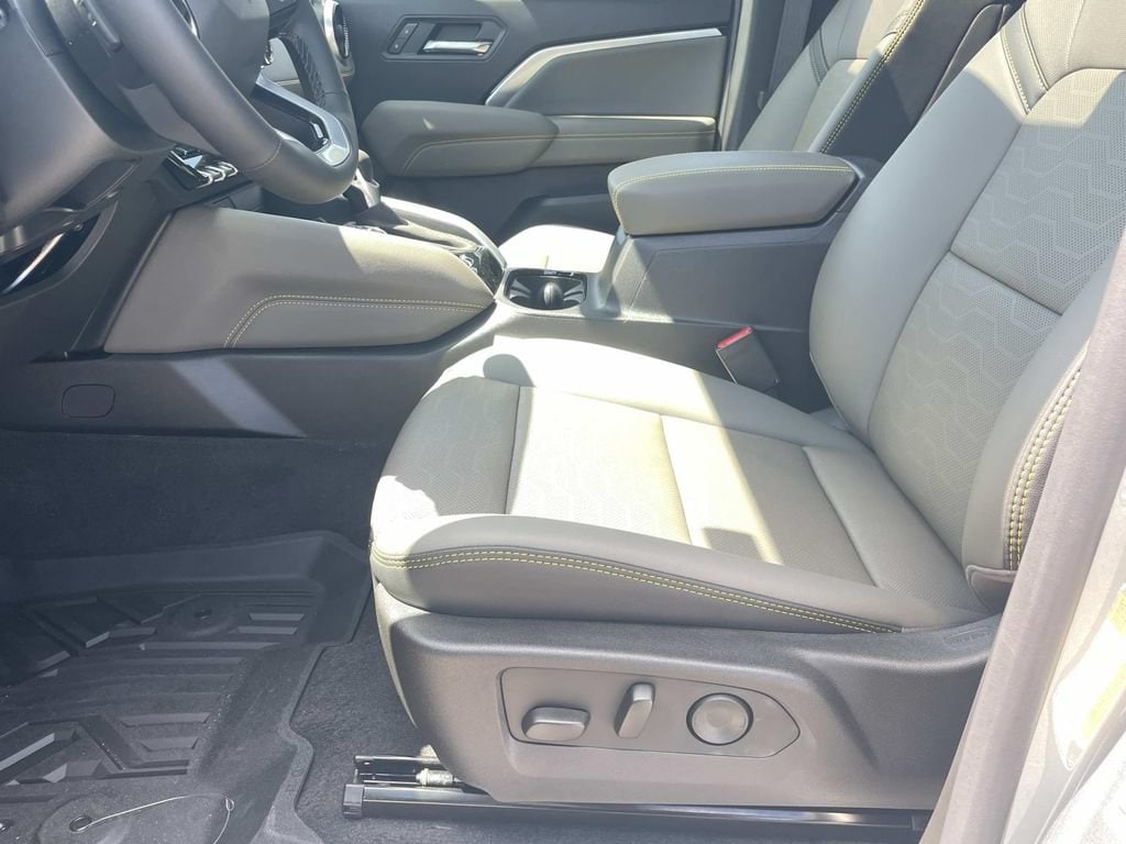 2026 Chevrolet Colorado ZR2 - Photo 16
