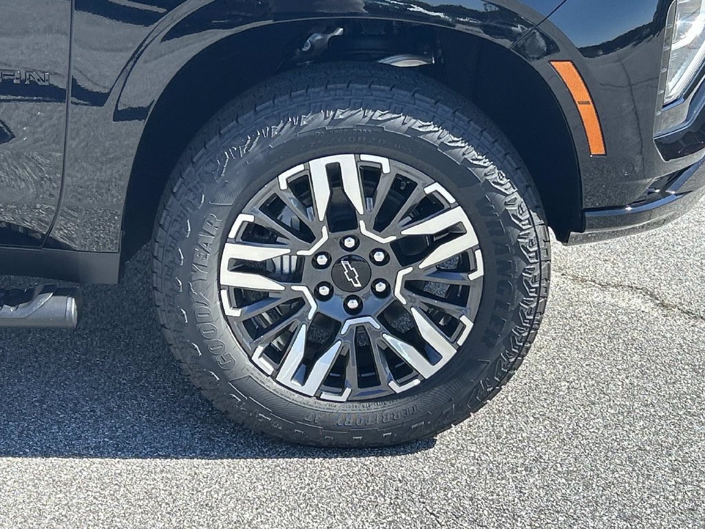 2027 Chevrolet Suburban Z71 - Photo 9