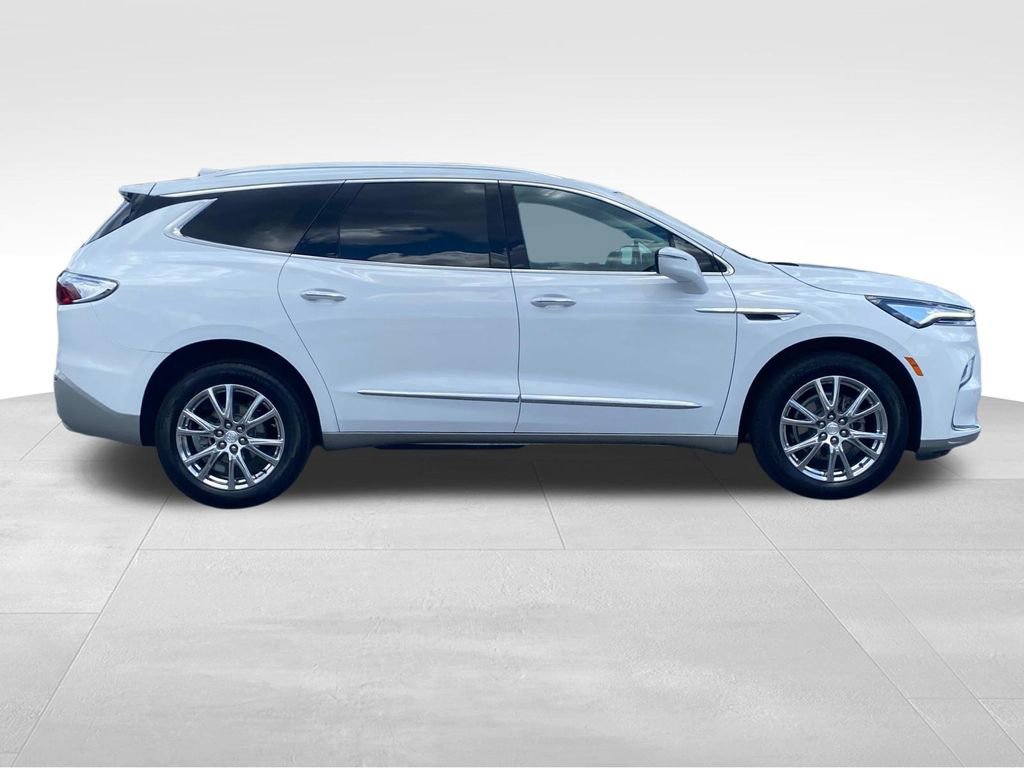 2022 Buick Enclave Essence photo 2