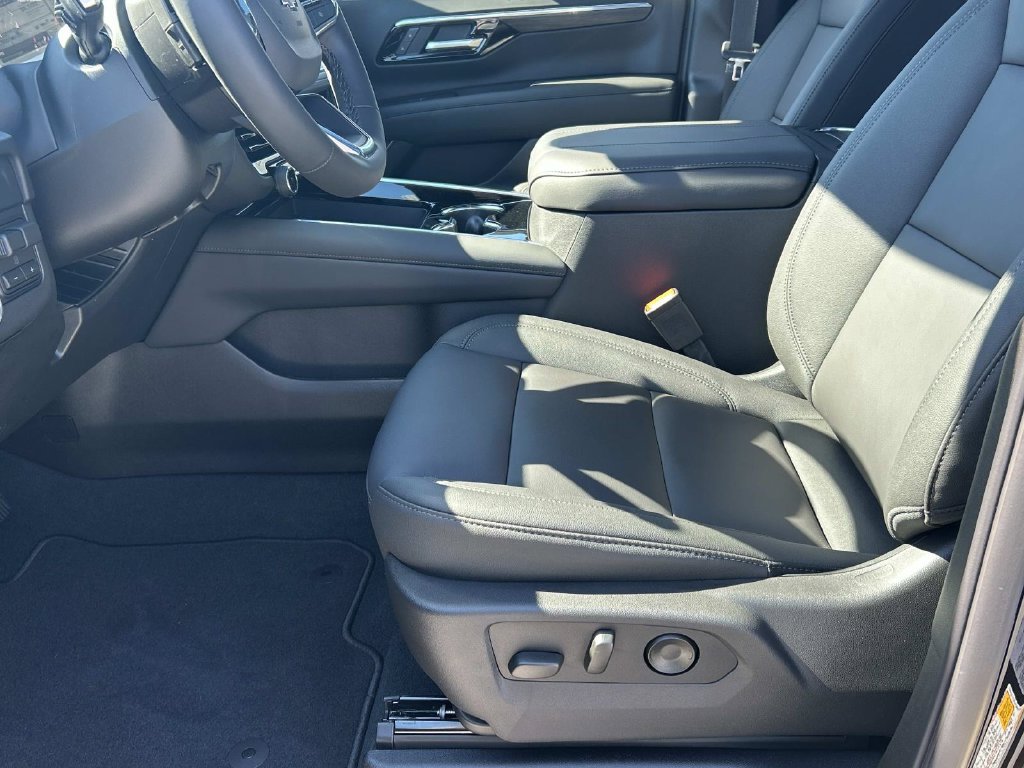 2027 Chevrolet Suburban Z71 - Photo 19