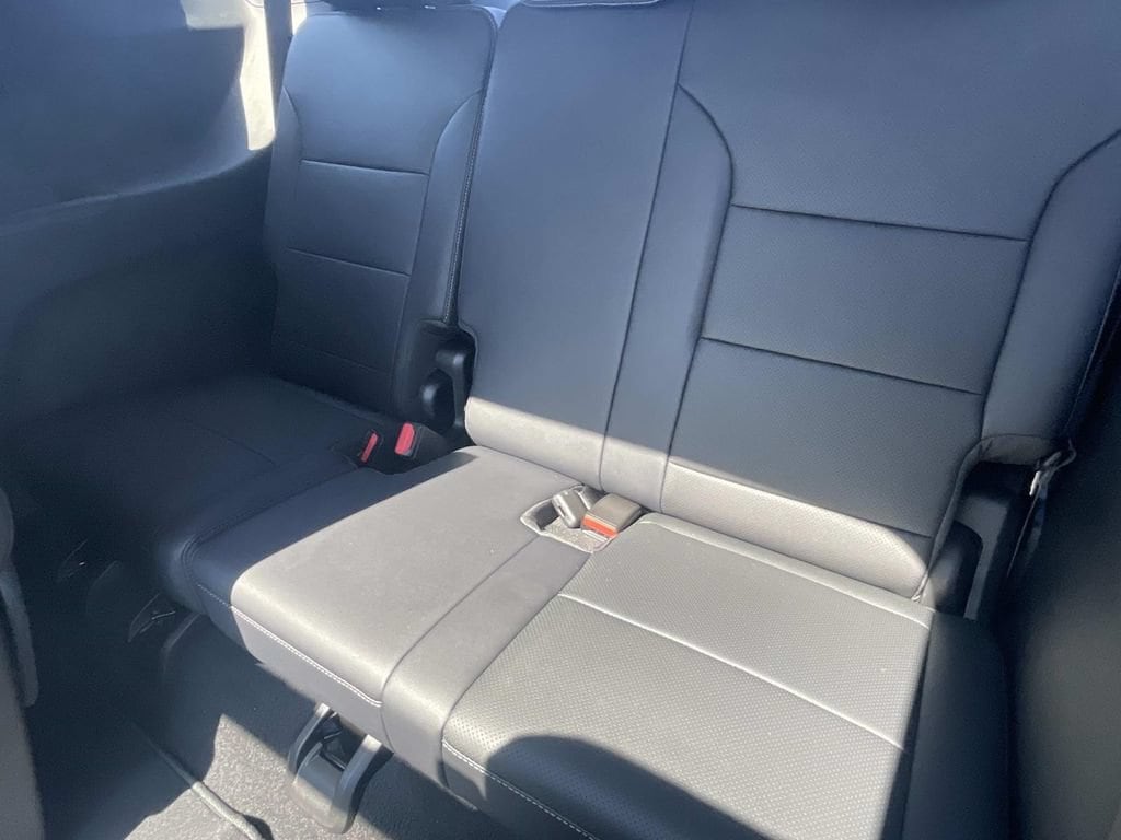 2027 Chevrolet Traverse LT - Photo 12