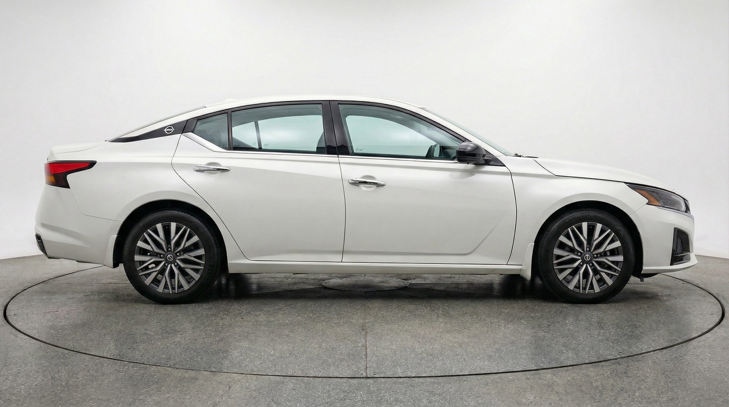 Thumbnail: 2025 Nissan Altima - 9