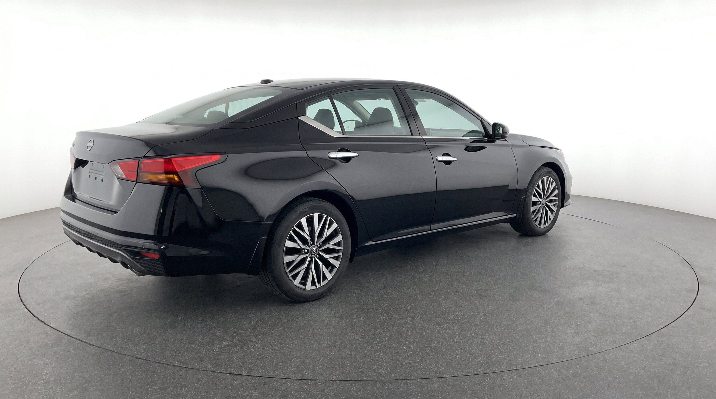 Thumbnail: 2025 Nissan Altima - 9
