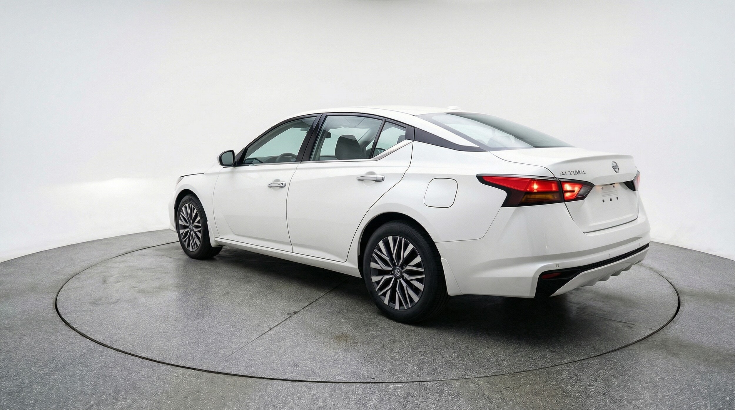 Thumbnail: 2025 Nissan Altima - 5