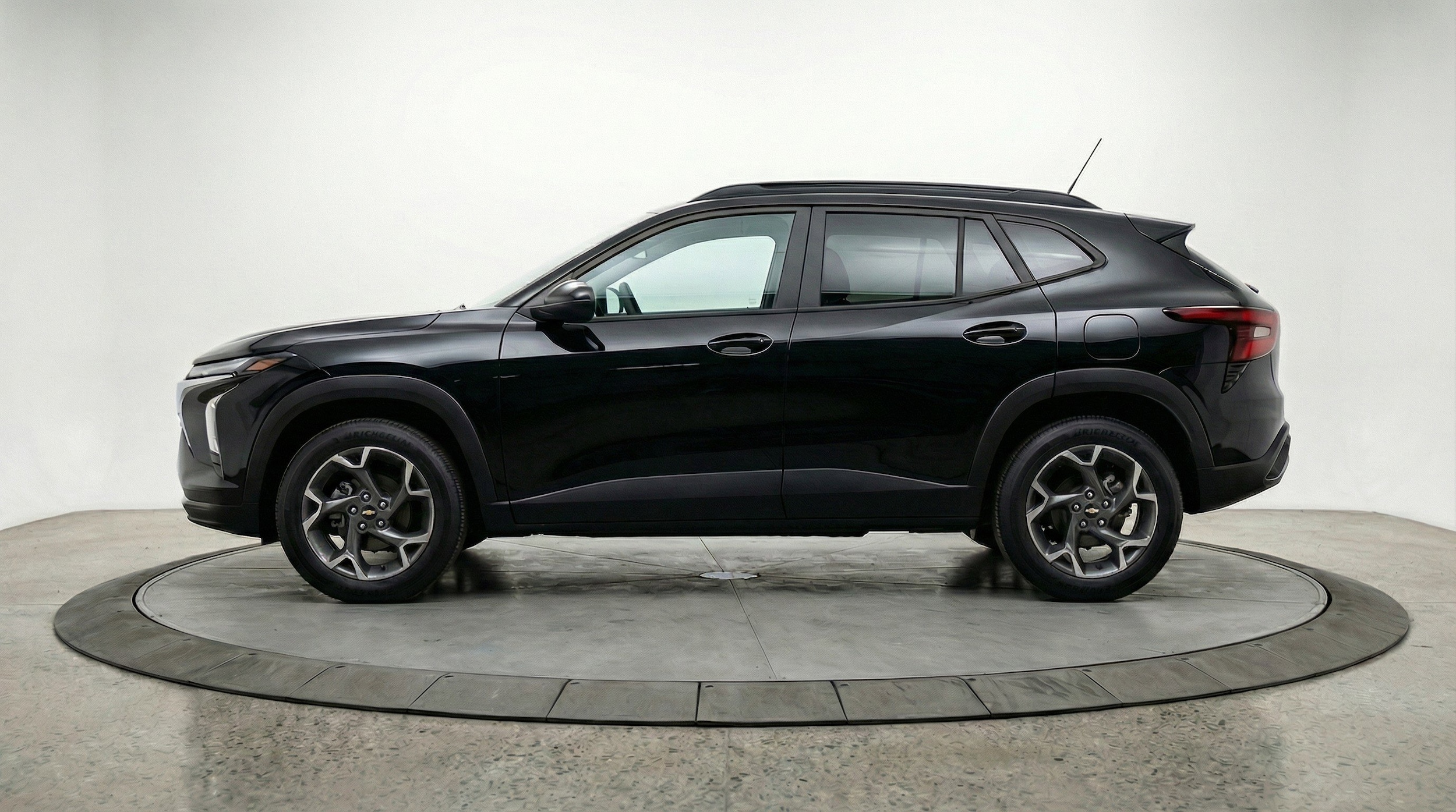 Thumbnail: 2025 Chevrolet Trax - 3