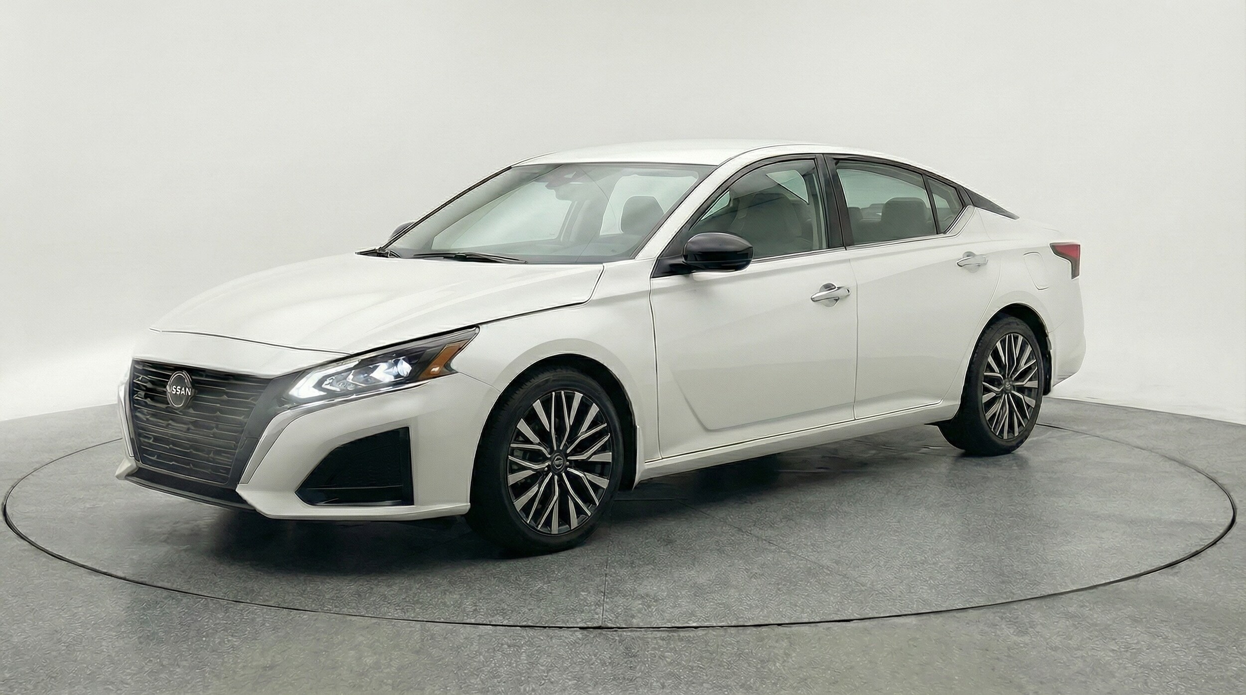 Thumbnail: 2025 Nissan Altima - 3