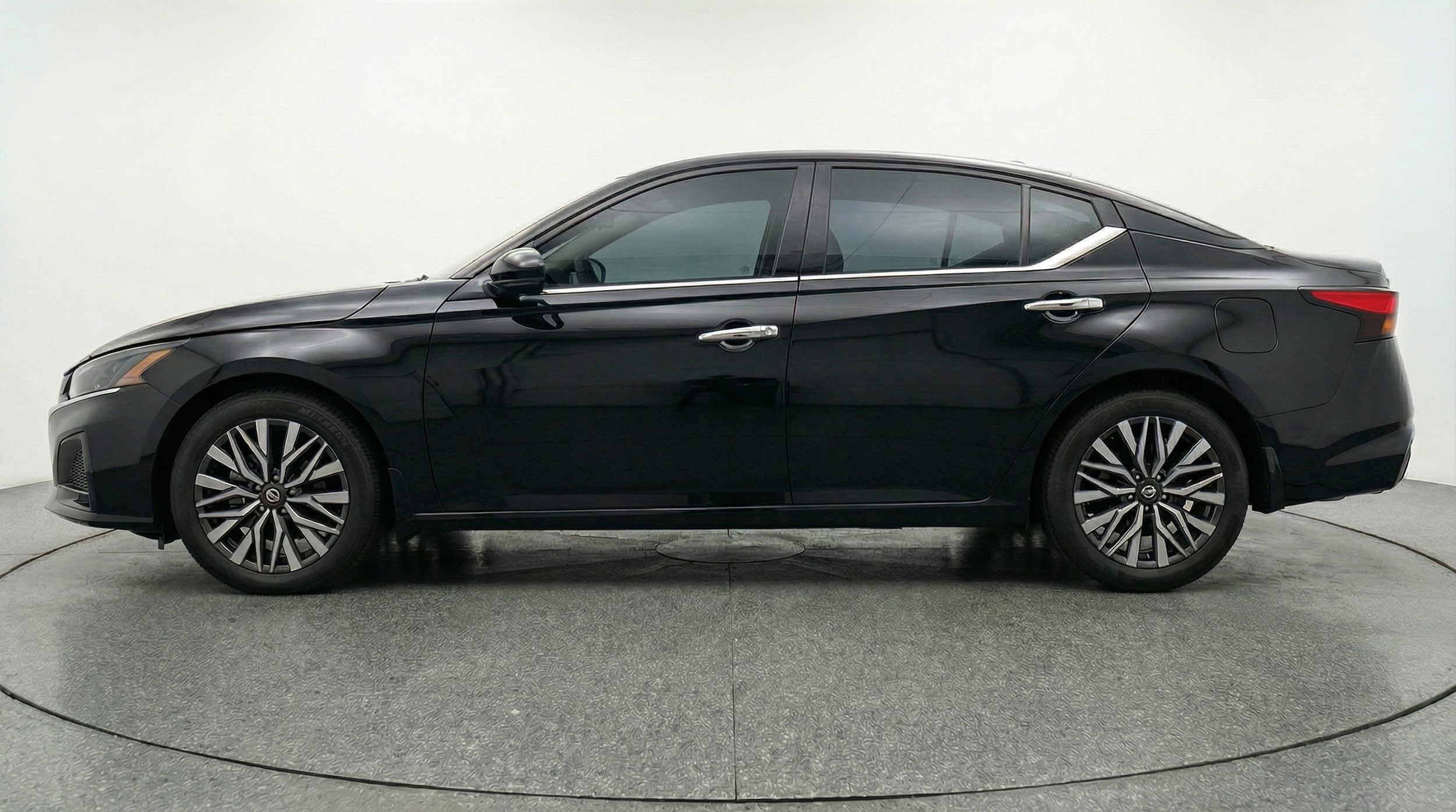 Thumbnail: 2025 Nissan Altima - 4