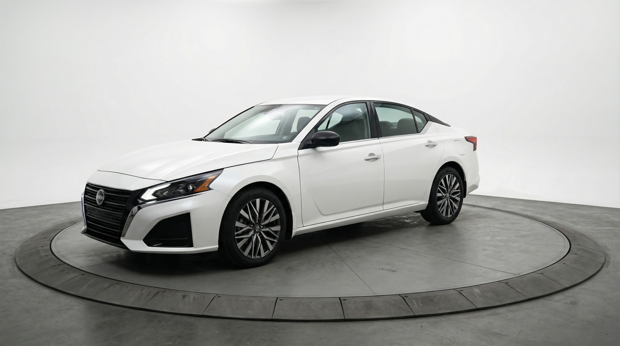 Thumbnail: 2025 Nissan Altima - 3