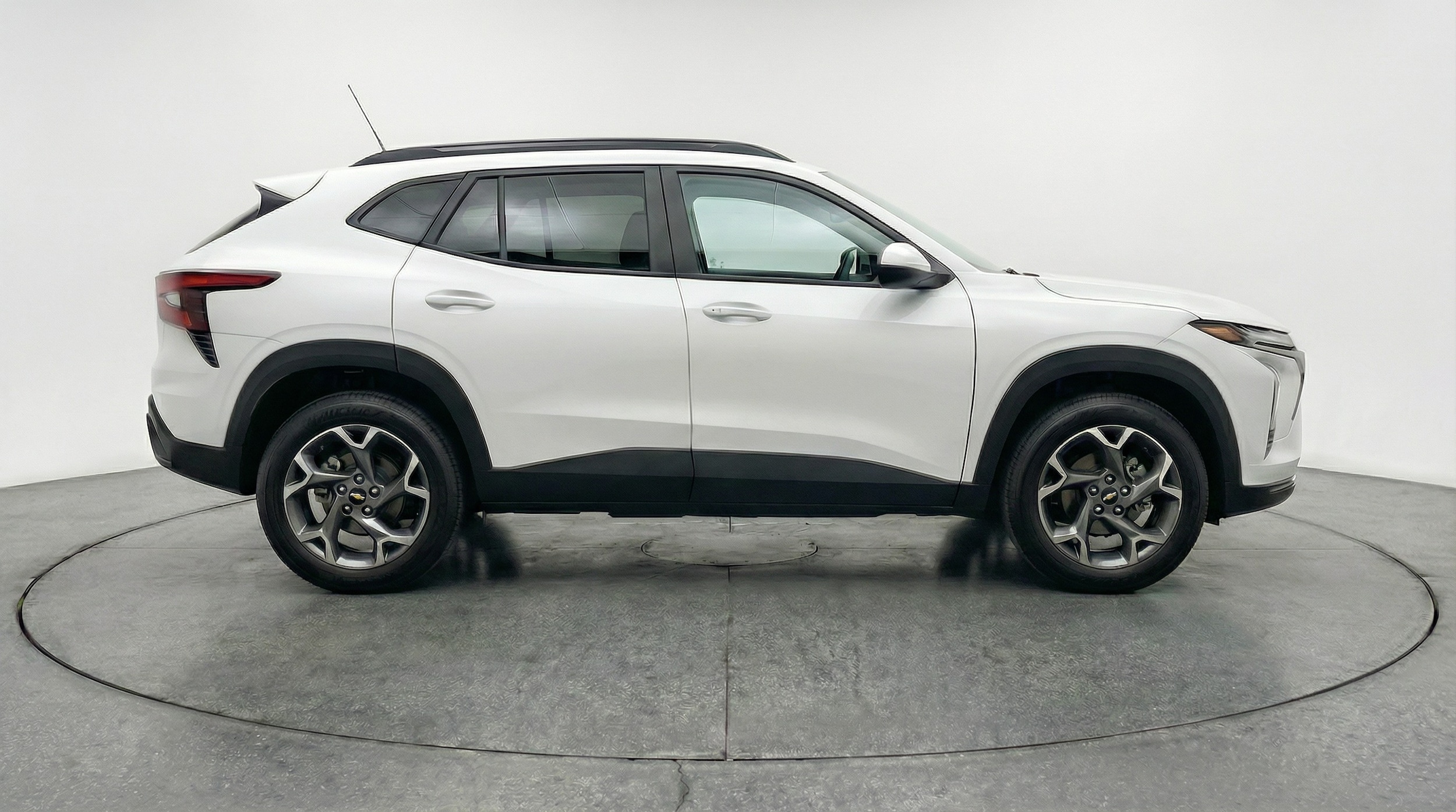 Thumbnail: 2025 Chevrolet Trax - 8