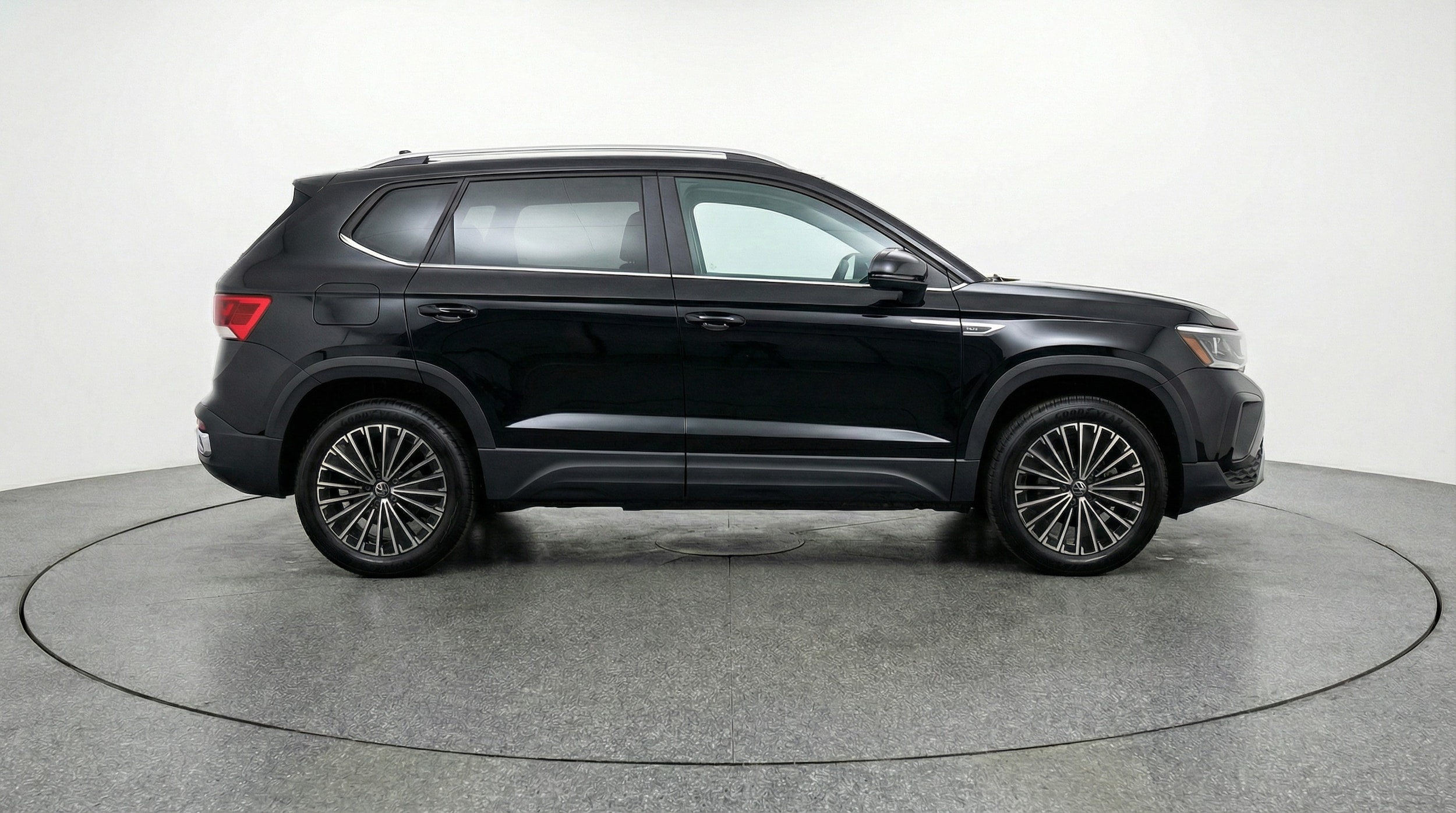 Thumbnail: 2025 Volkswagen Taos - 8