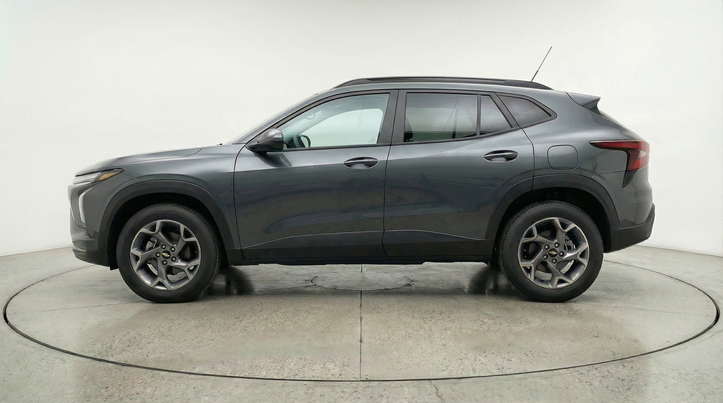 Thumbnail: 2025 Chevrolet Trax - 3