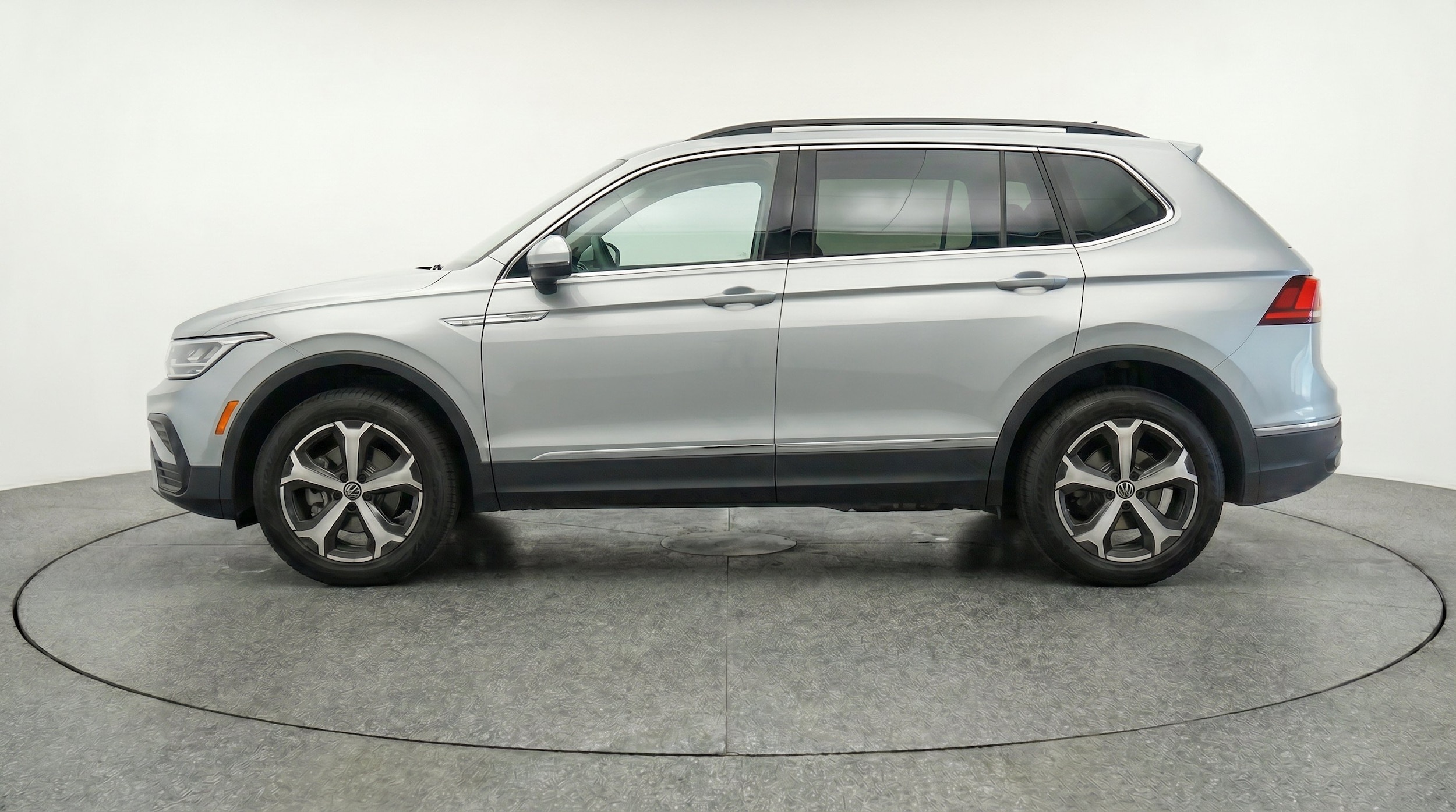 Thumbnail: 2026 Volkswagen Tiguan - 3
