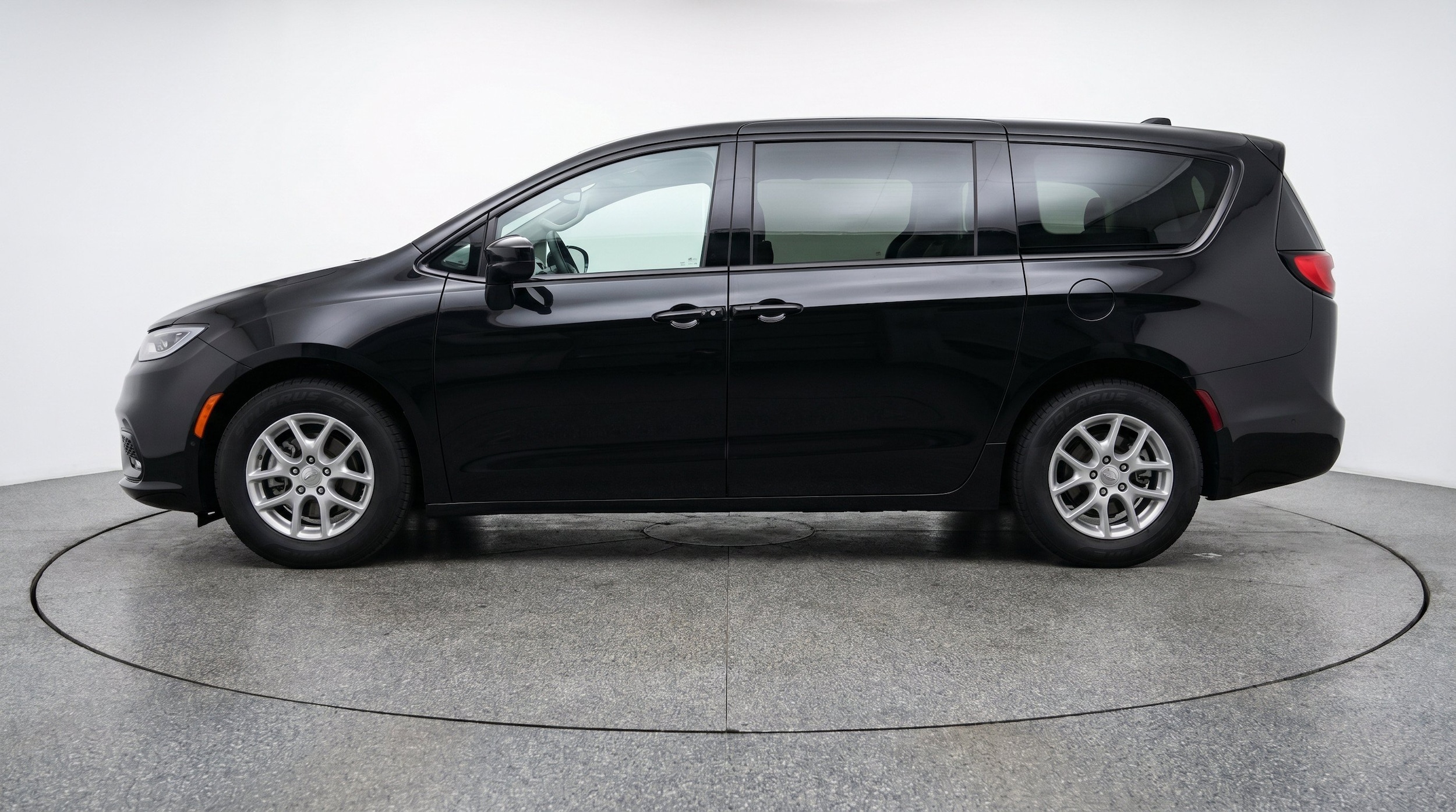 Thumbnail: 2024 Chrysler Voyager - 3