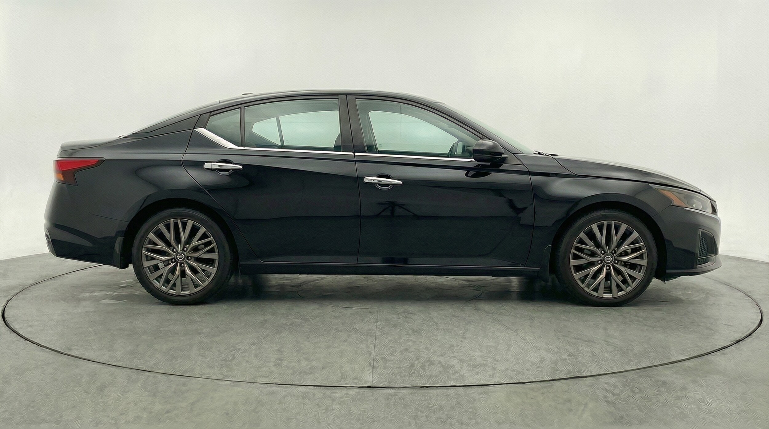 Thumbnail: 2025 Nissan Altima - 8