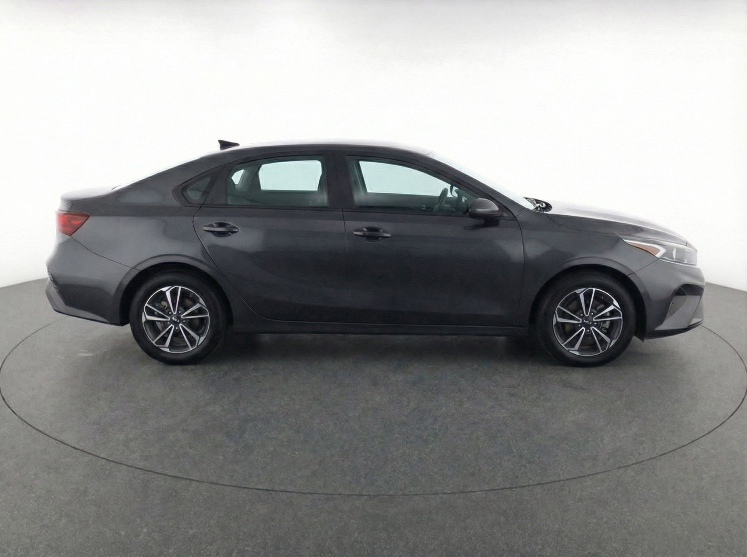Thumbnail: 2023 Kia Forte - 9