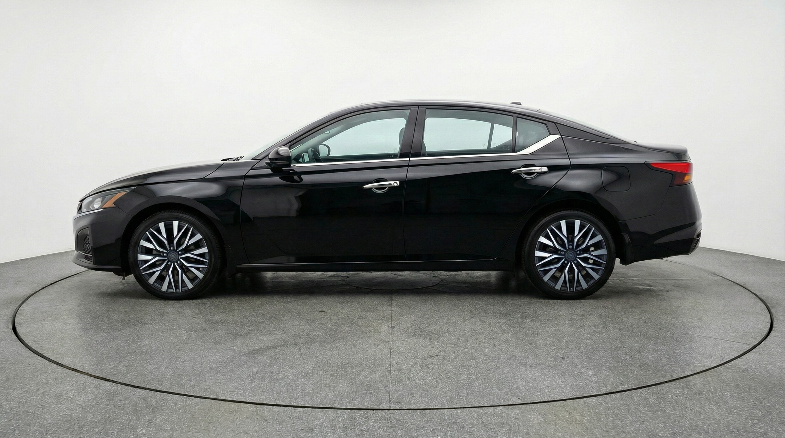 Thumbnail: 2025 Nissan Altima - 4