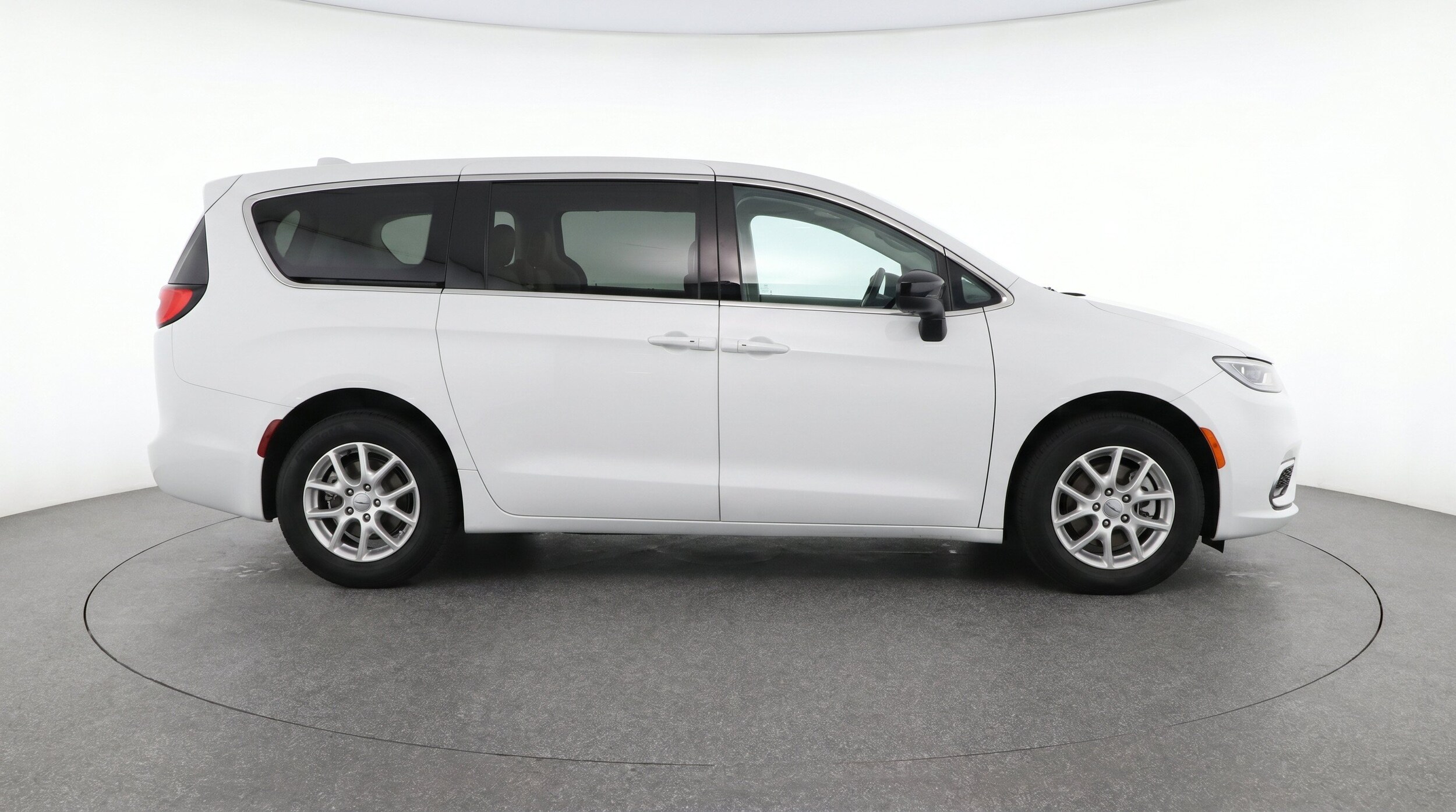 Thumbnail: 2024 Chrysler Voyager - 10