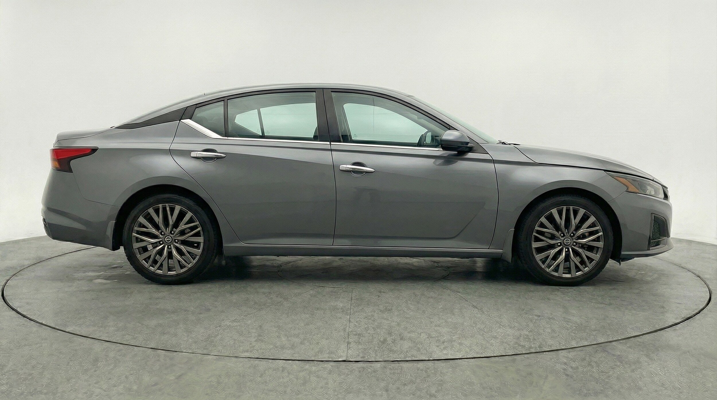 Thumbnail: 2025 Nissan Altima - 9