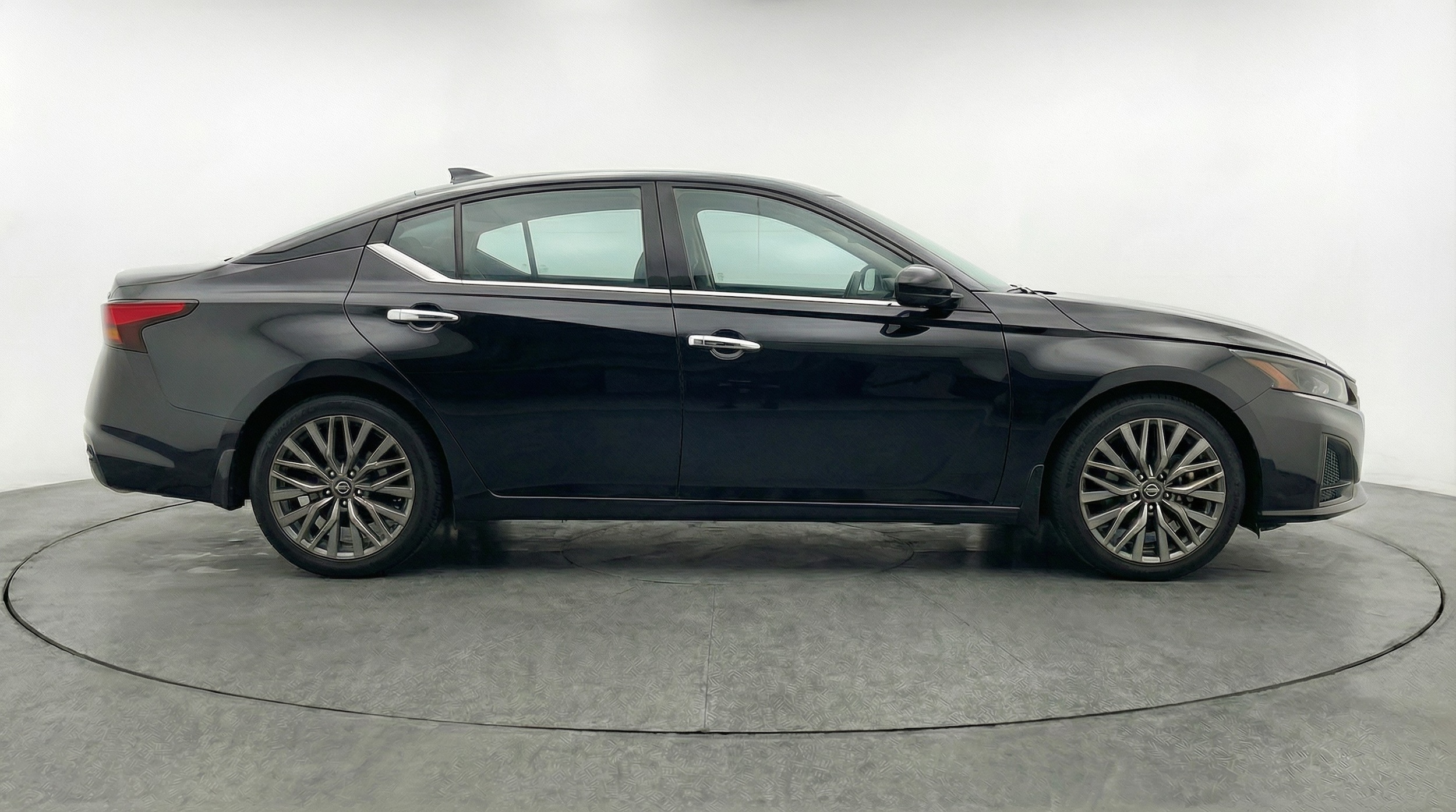 Thumbnail: 2025 Nissan Altima - 8