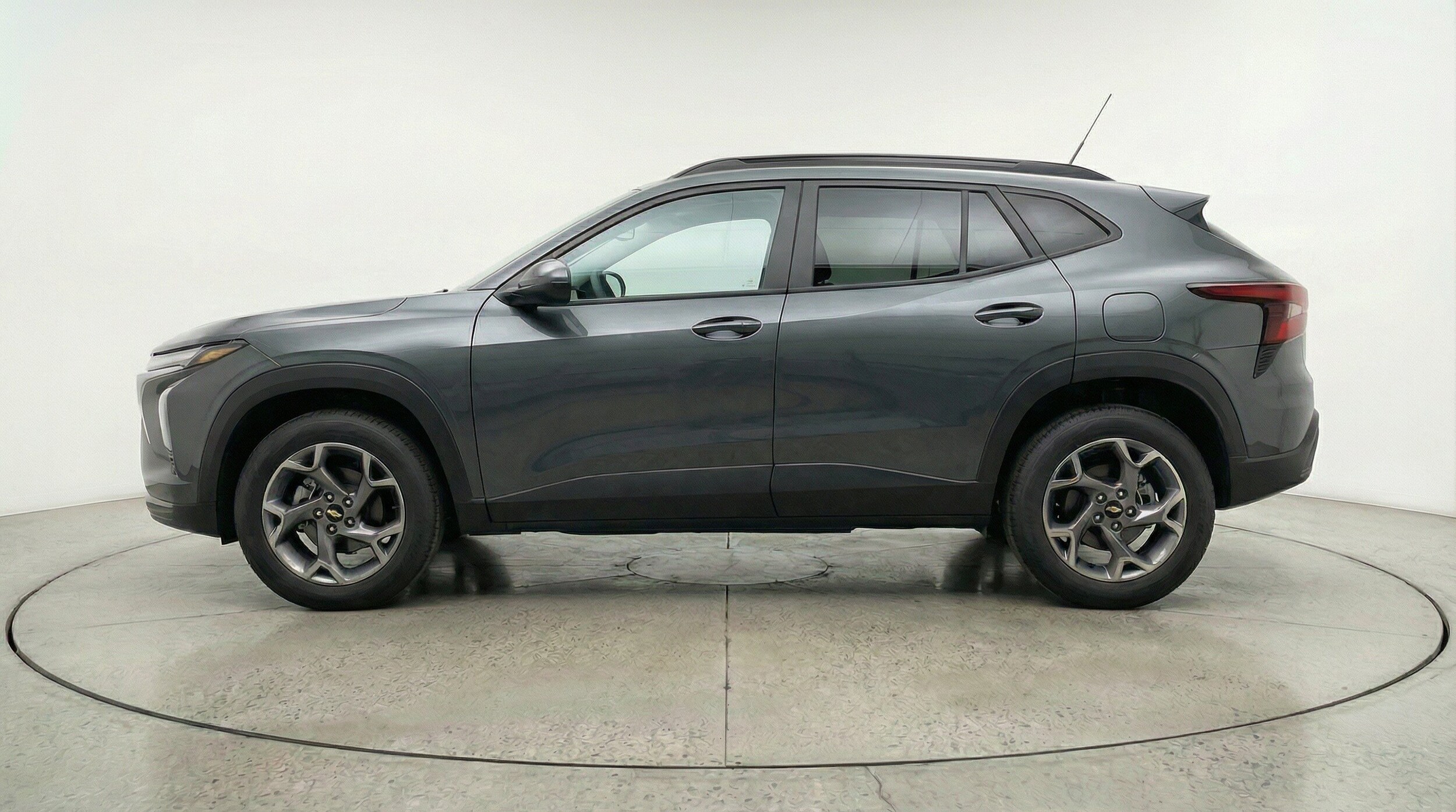 Thumbnail: 2025 Chevrolet Trax - 3