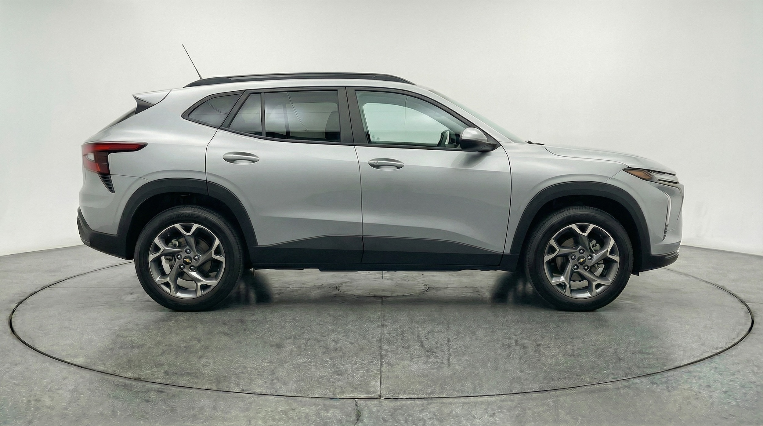 Thumbnail: 2025 Chevrolet Trax - 8