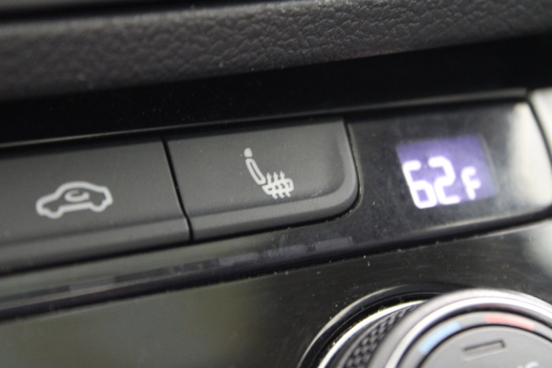 2024 Volkswagen Jetta SE photo 3