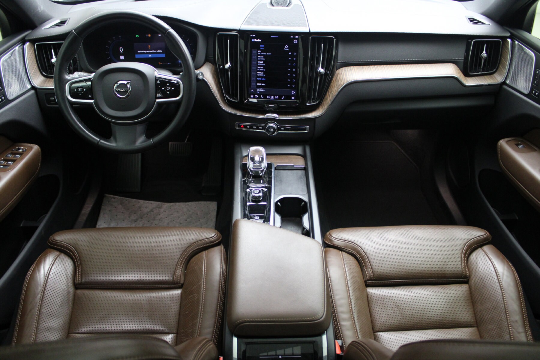 2022 Volvo XC60 Inscription photo 2