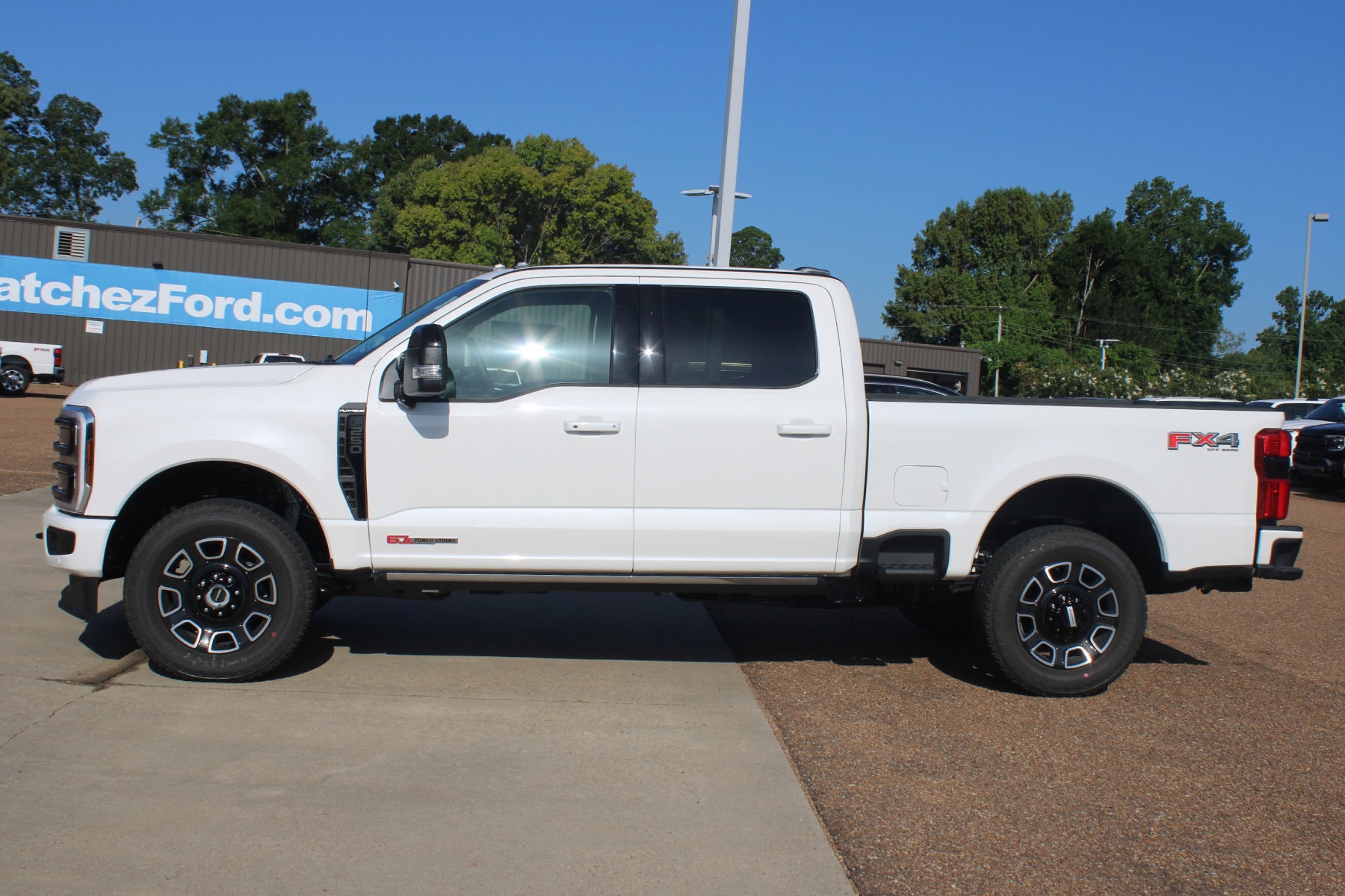 2025 Ford F-250 Super Duty Platinum - Photo 25
