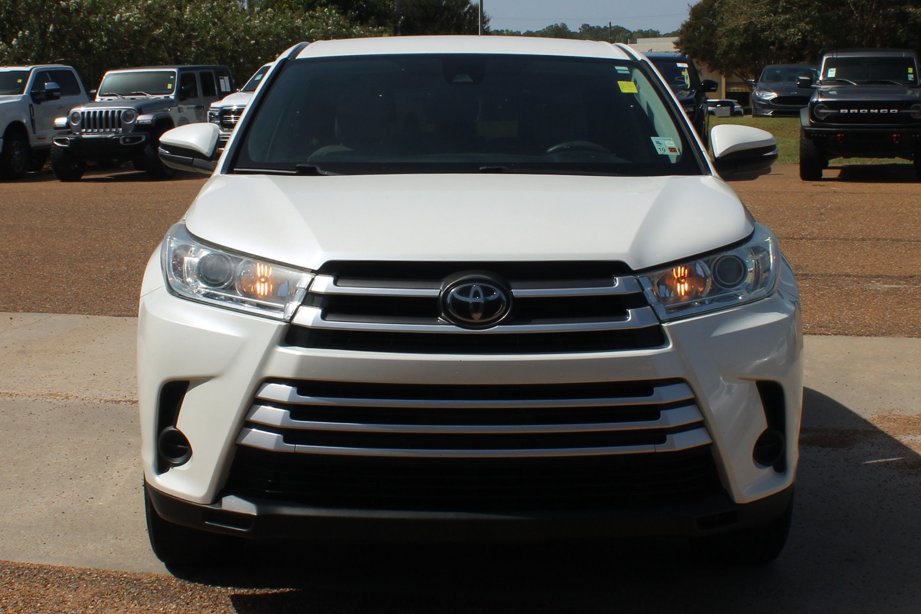 Used 2019 Toyota Highlander LE with VIN 5TDZARFH9KS056606 for sale in Natchez, MS