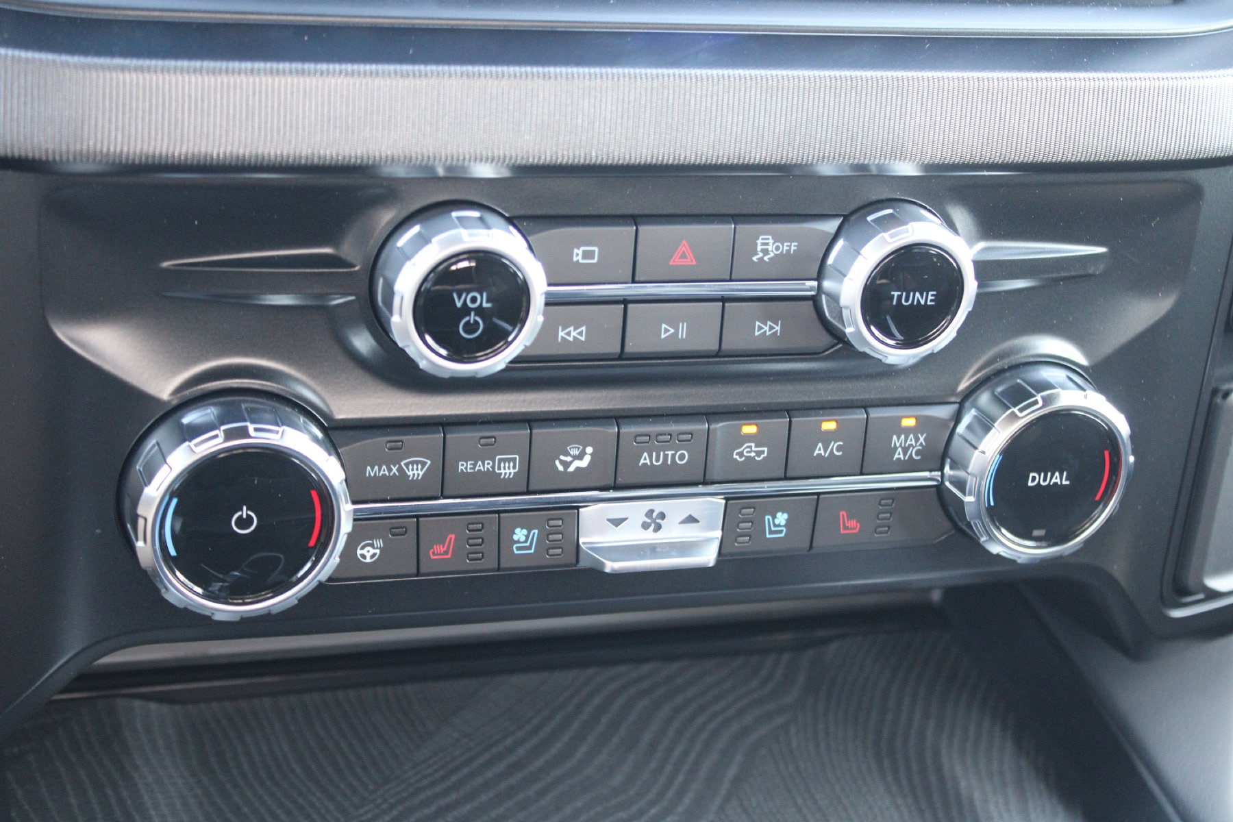 2025 Ford F-250 Super Duty Platinum - Photo 14