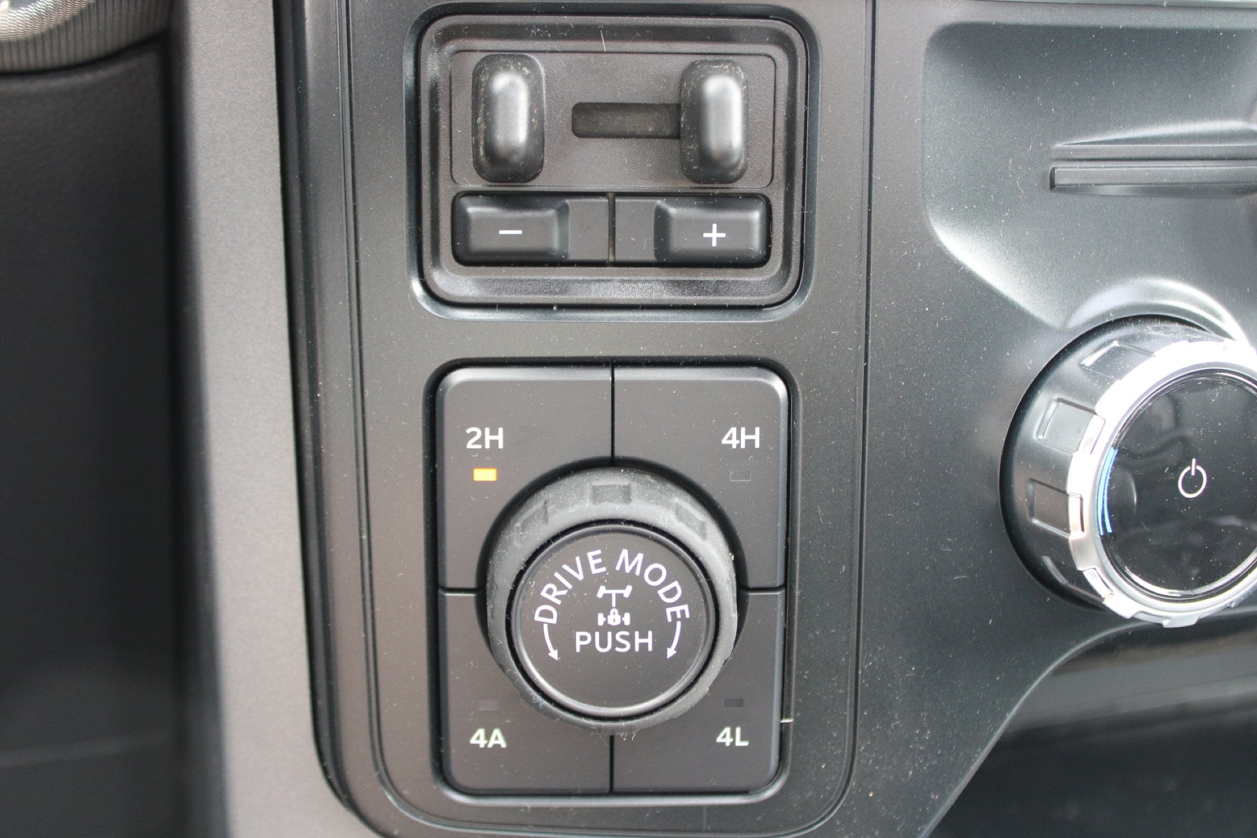 2025 Ford F-150 Lariat - Photo 12