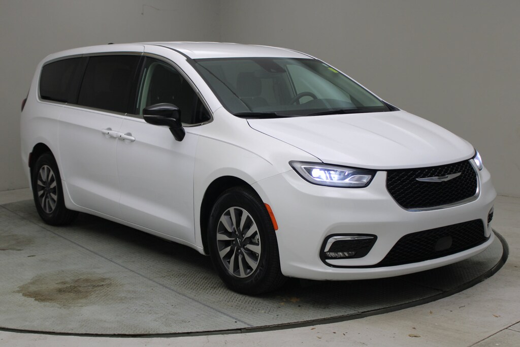 Used 2024 Chrysler Pacifica Hybrid Select Van