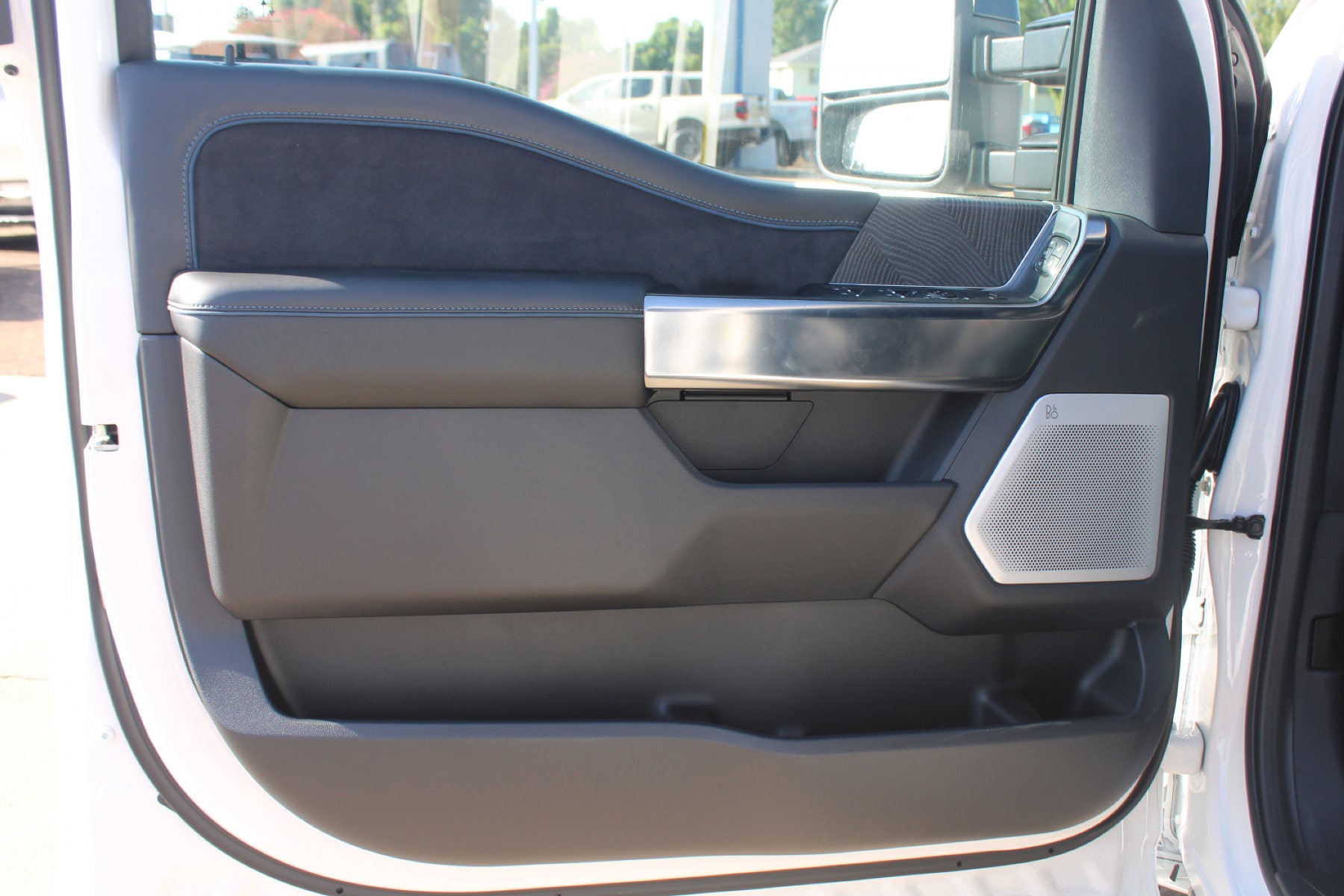 2025 Ford F-250 Super Duty Platinum - Photo 16