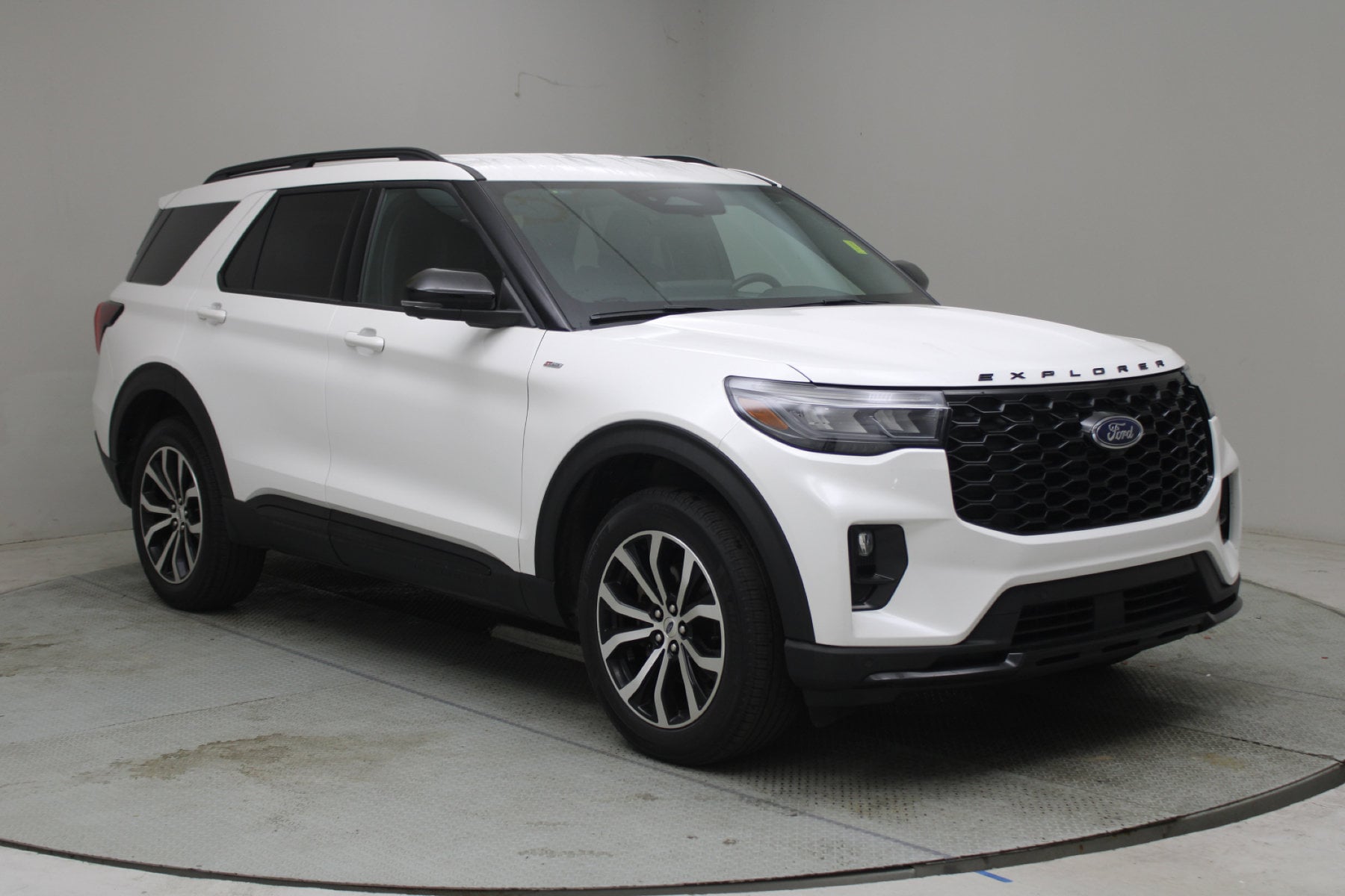 2025 Ford Explorer ST-LINE 4WD (PL535)'s photo