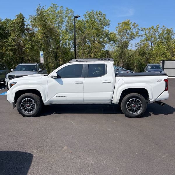 2025 Toyota Tacoma TRD Sport photo 4