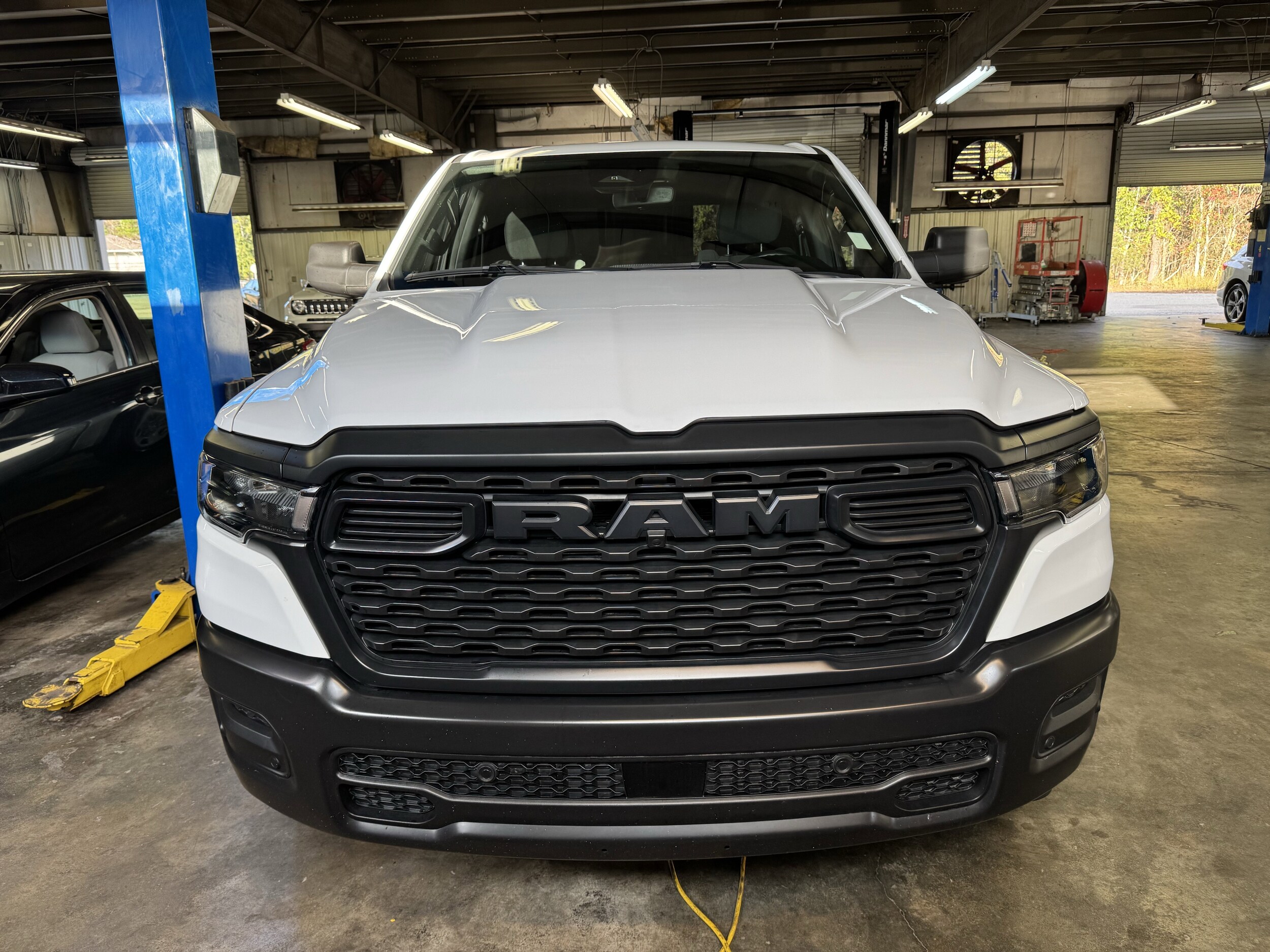 2025 Ram 1500 Tradesman photo 2