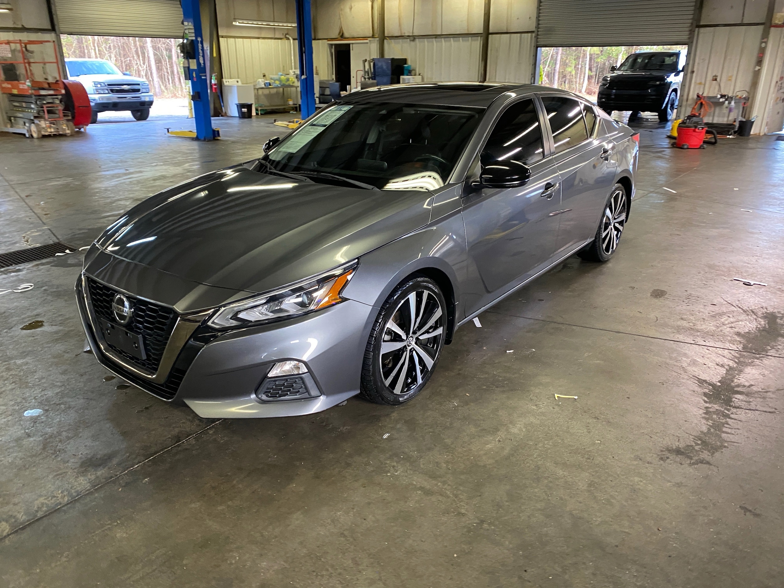 2020 Nissan Altima SR's photo