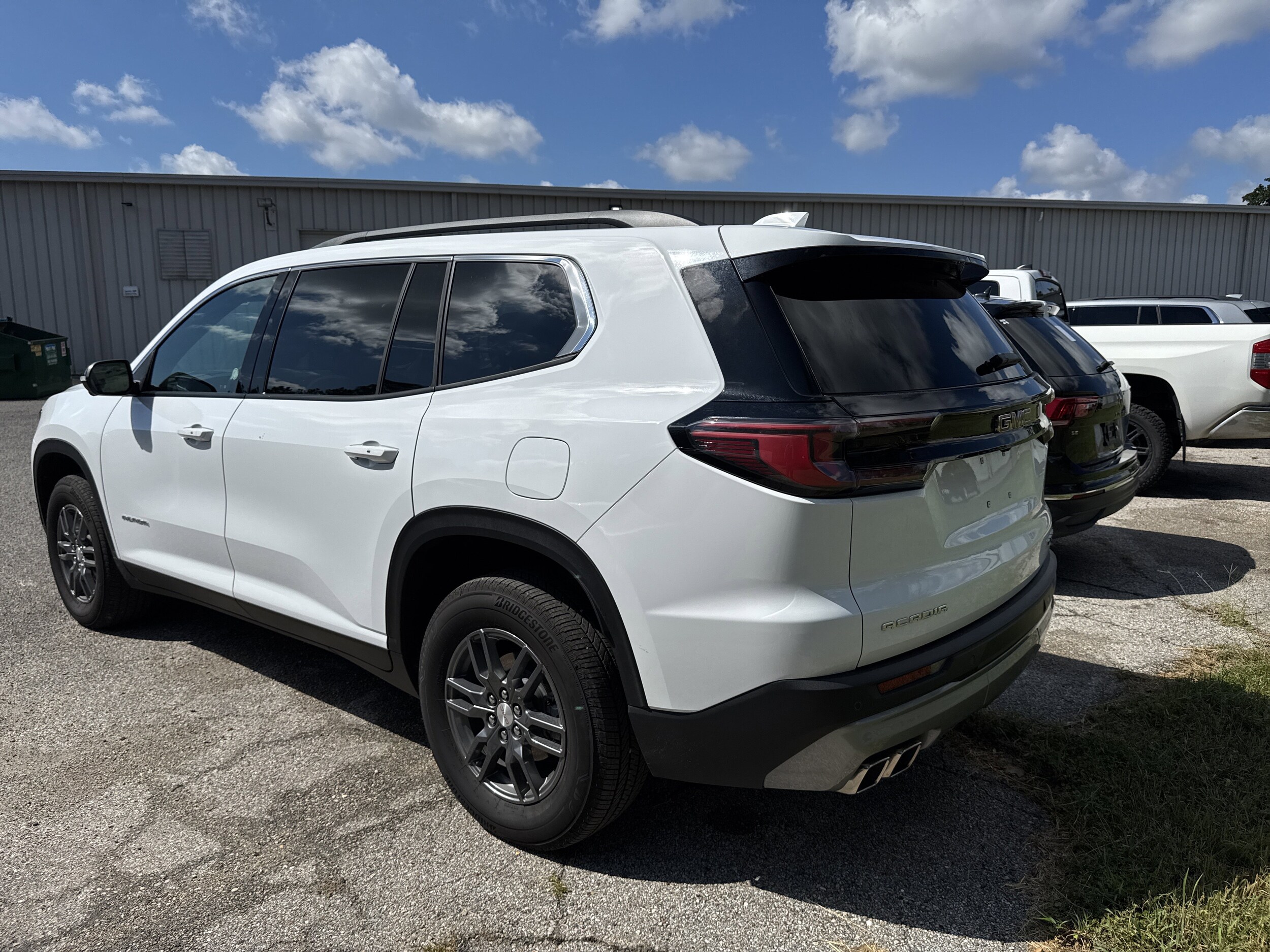 2025 Gmc Acadia Elevation photo 2