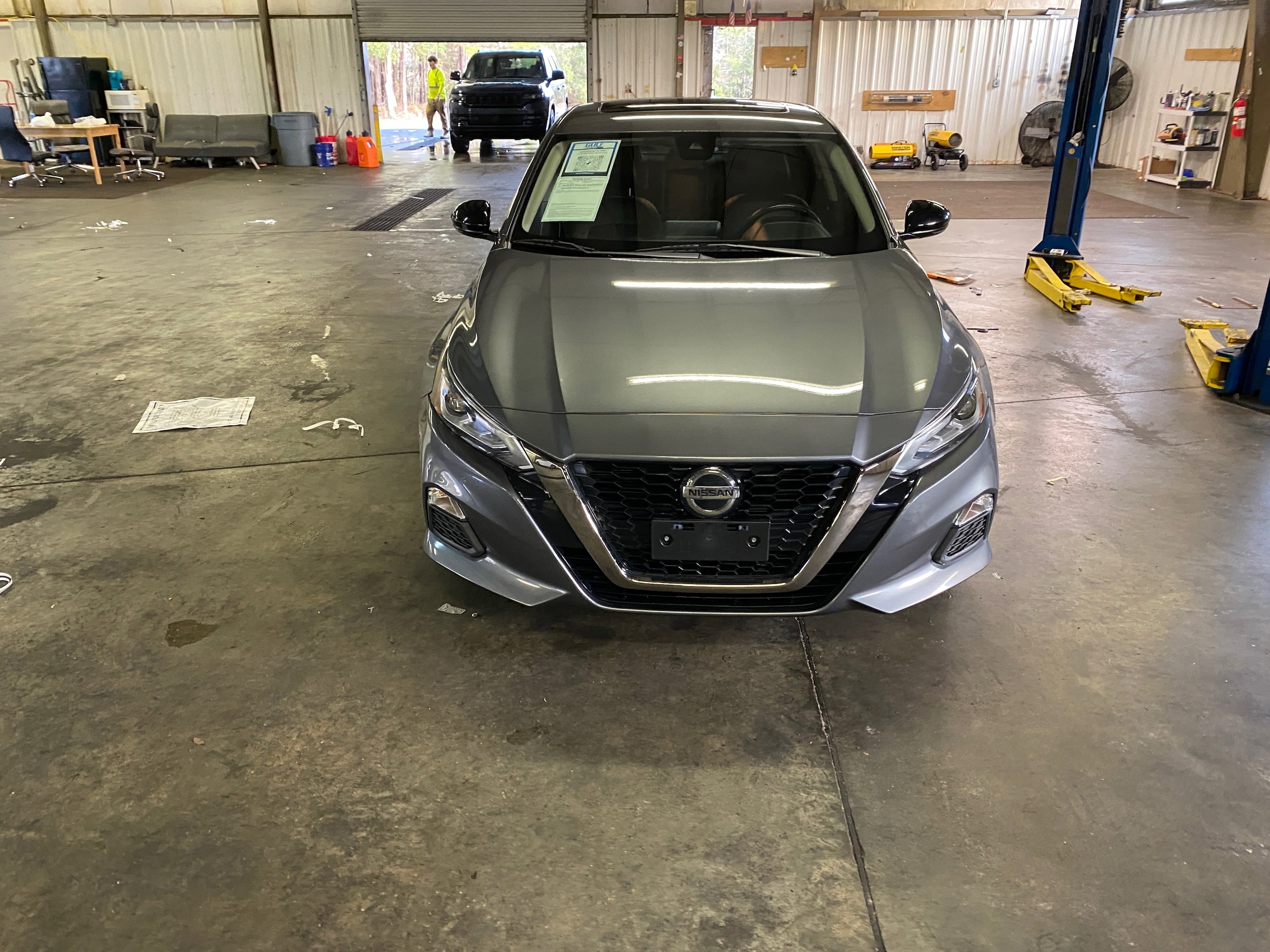 2020 Nissan Altima SR's photo