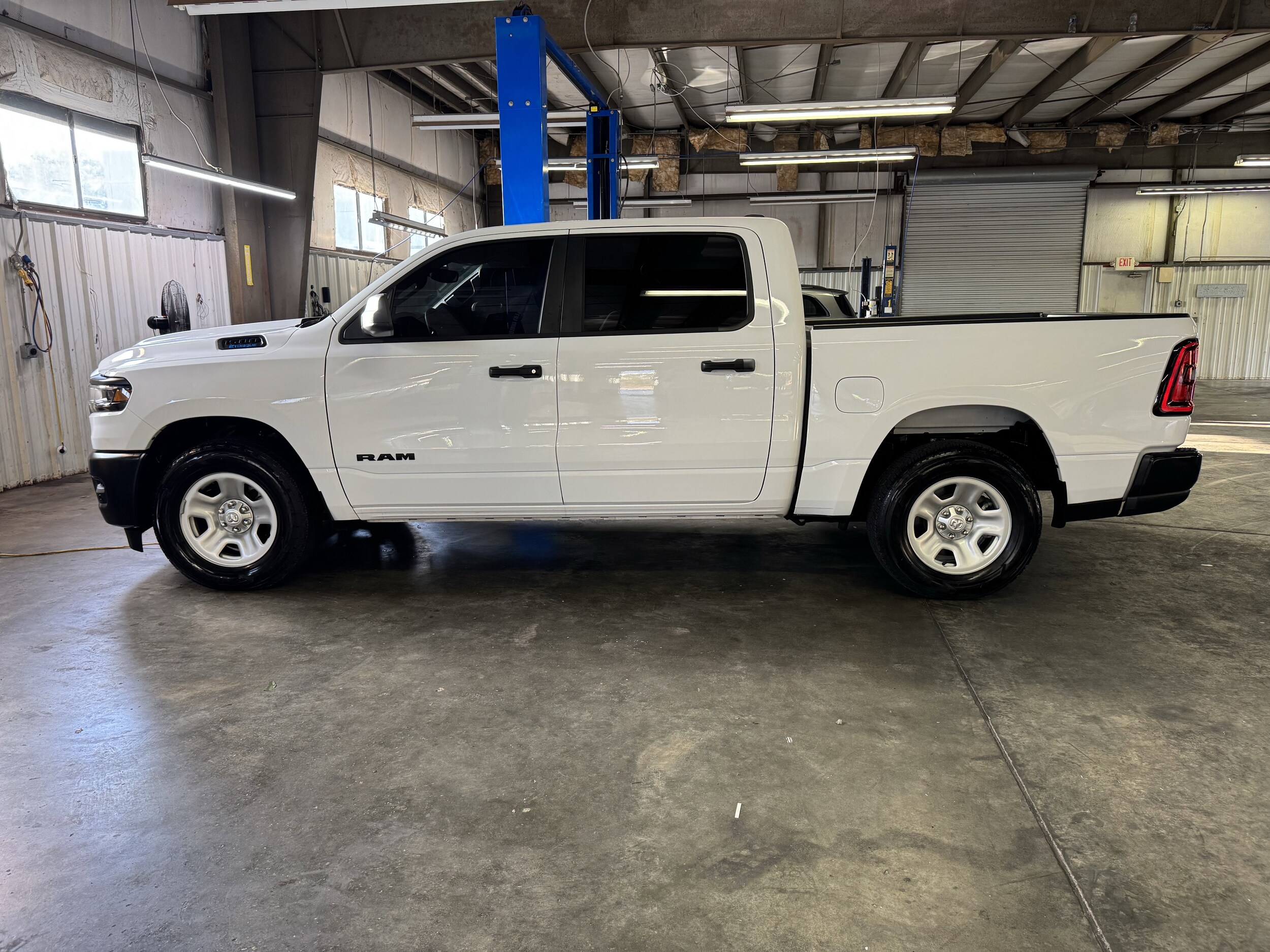 2025 Ram 1500 Tradesman photo 4