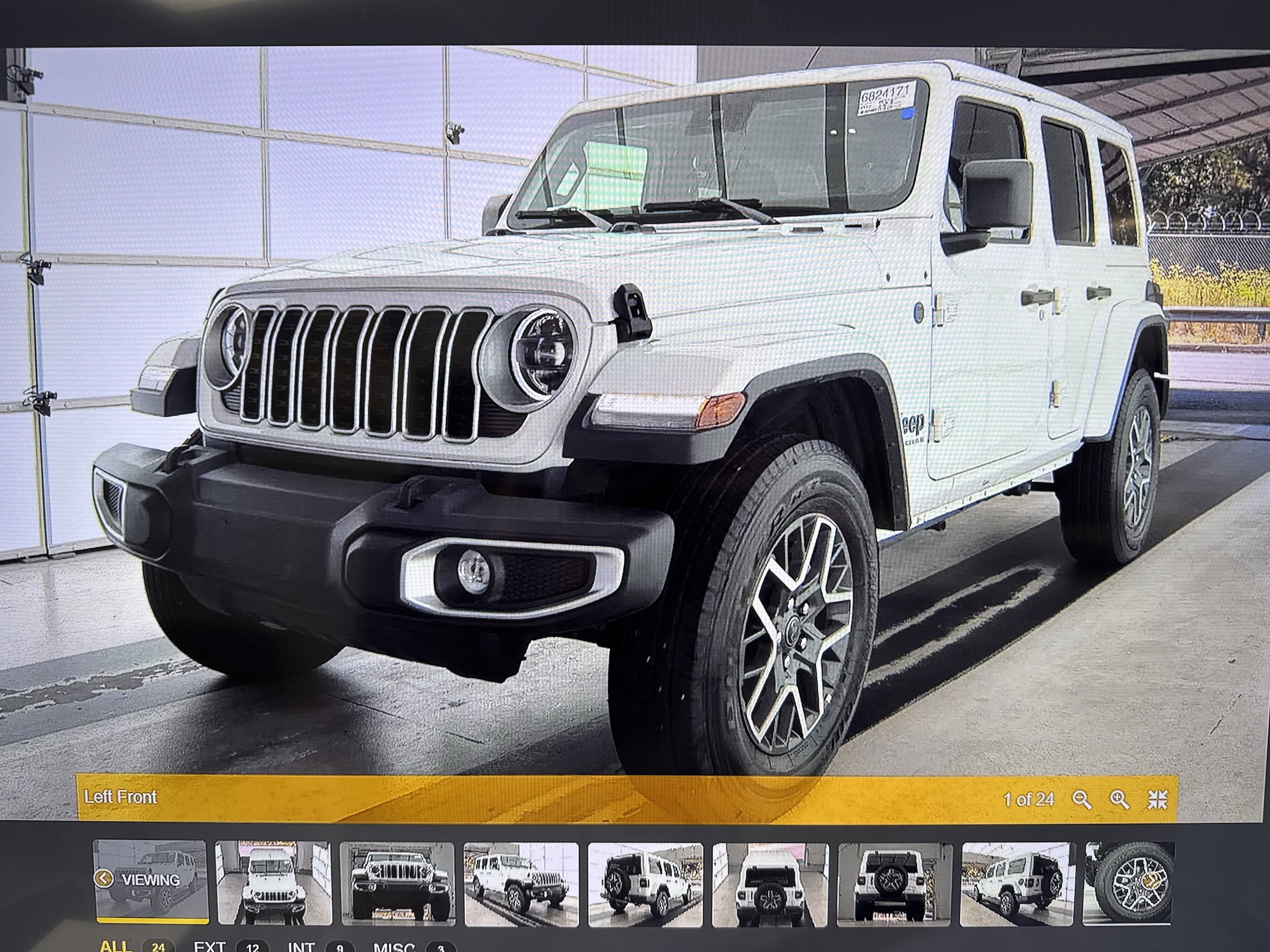 2025 Jeep Wrangler 4-Door Sahara's photo